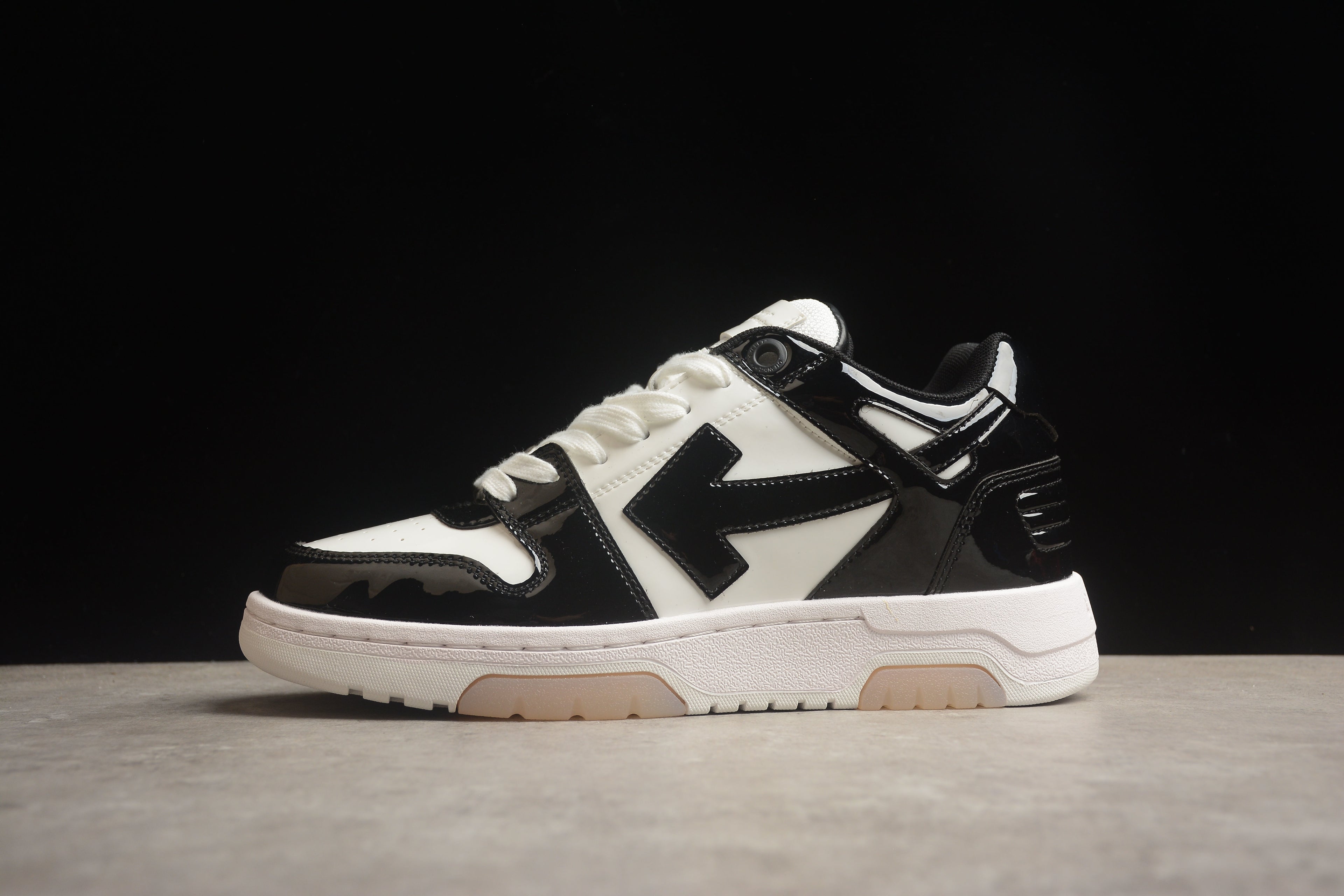 Off-White – Negro / Blanco
