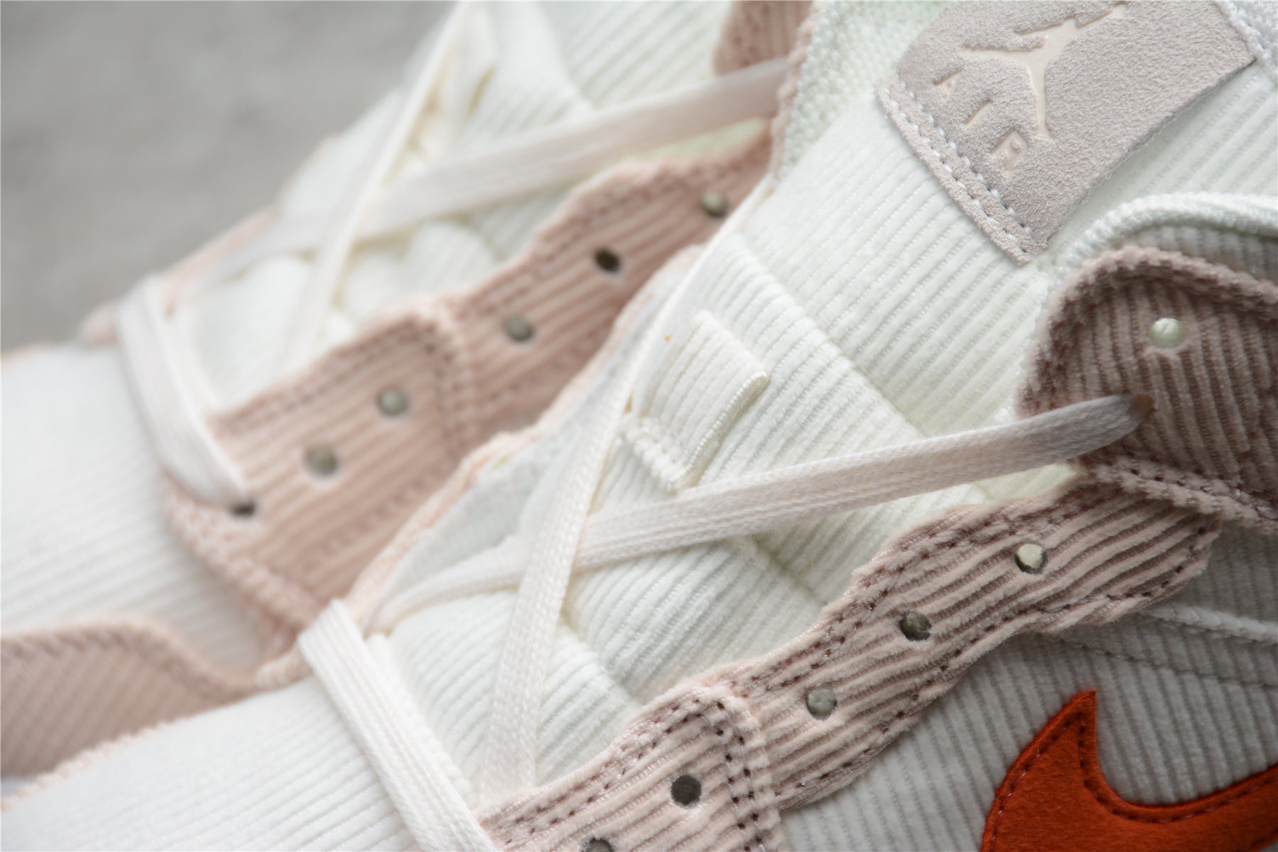 Air Jordan 1 Mid – Rosa / Blanco / Naranja
