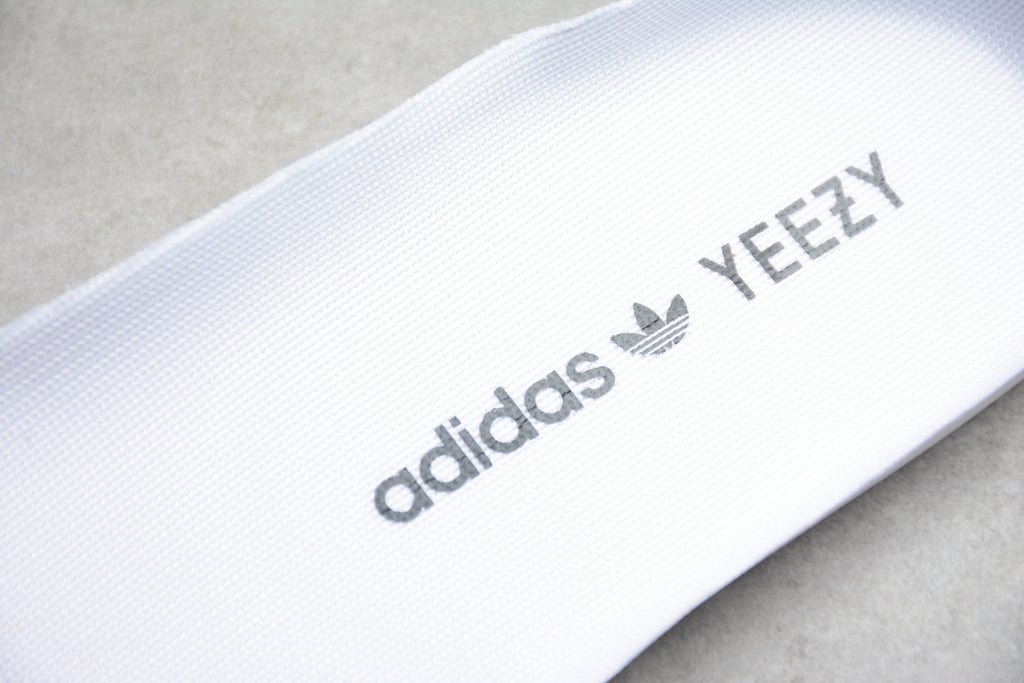 Adidas Yeezy 350 – Blanco / Negro