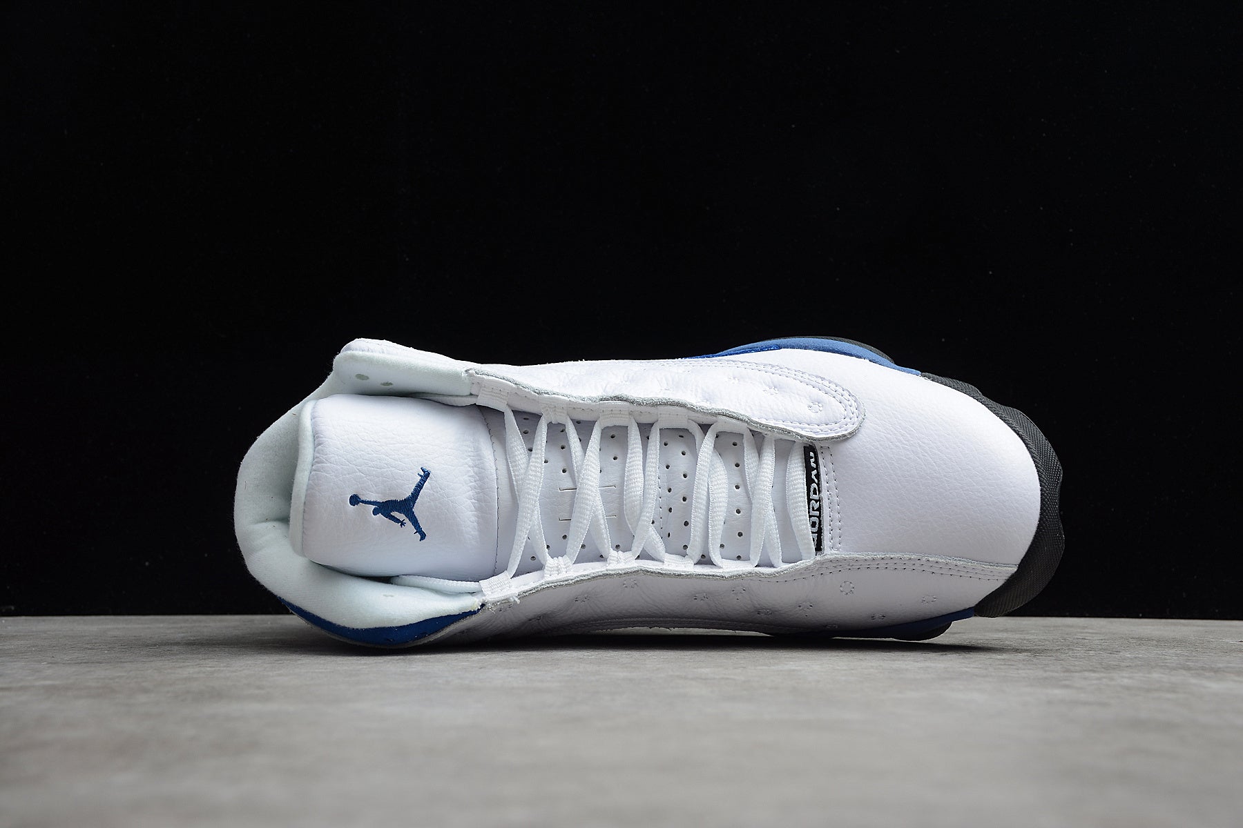 Air Jordan 13 – Blanco / Azul / Negro