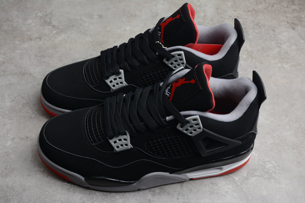 Air Jordan 4 – Negro / Gris / Rojo
