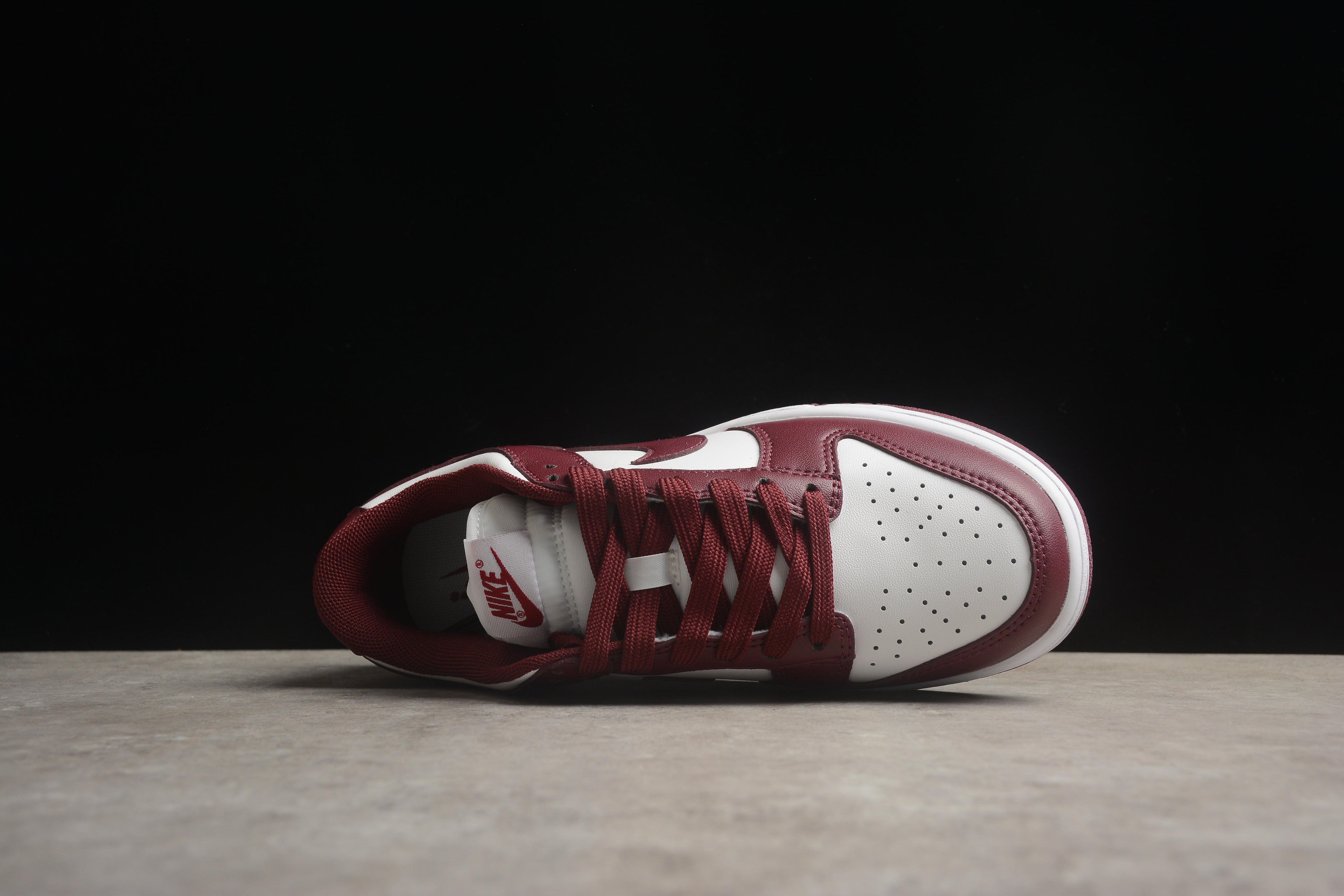 Dunk SB – Granate / Blanco