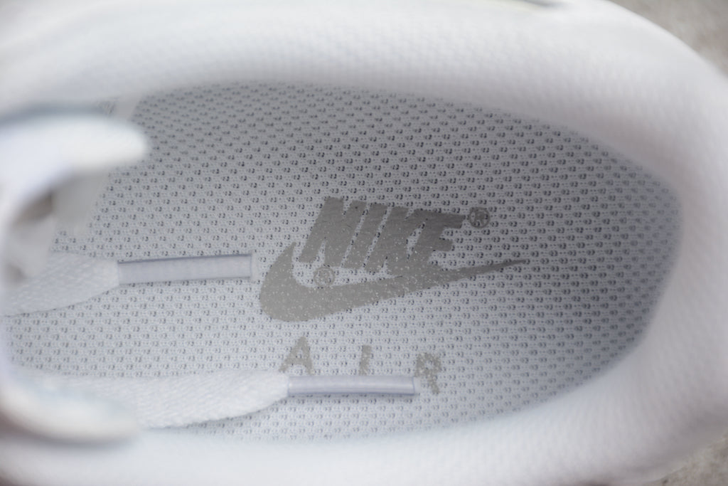 Nike Air Force 1 Low – Blanco / Gris Claro