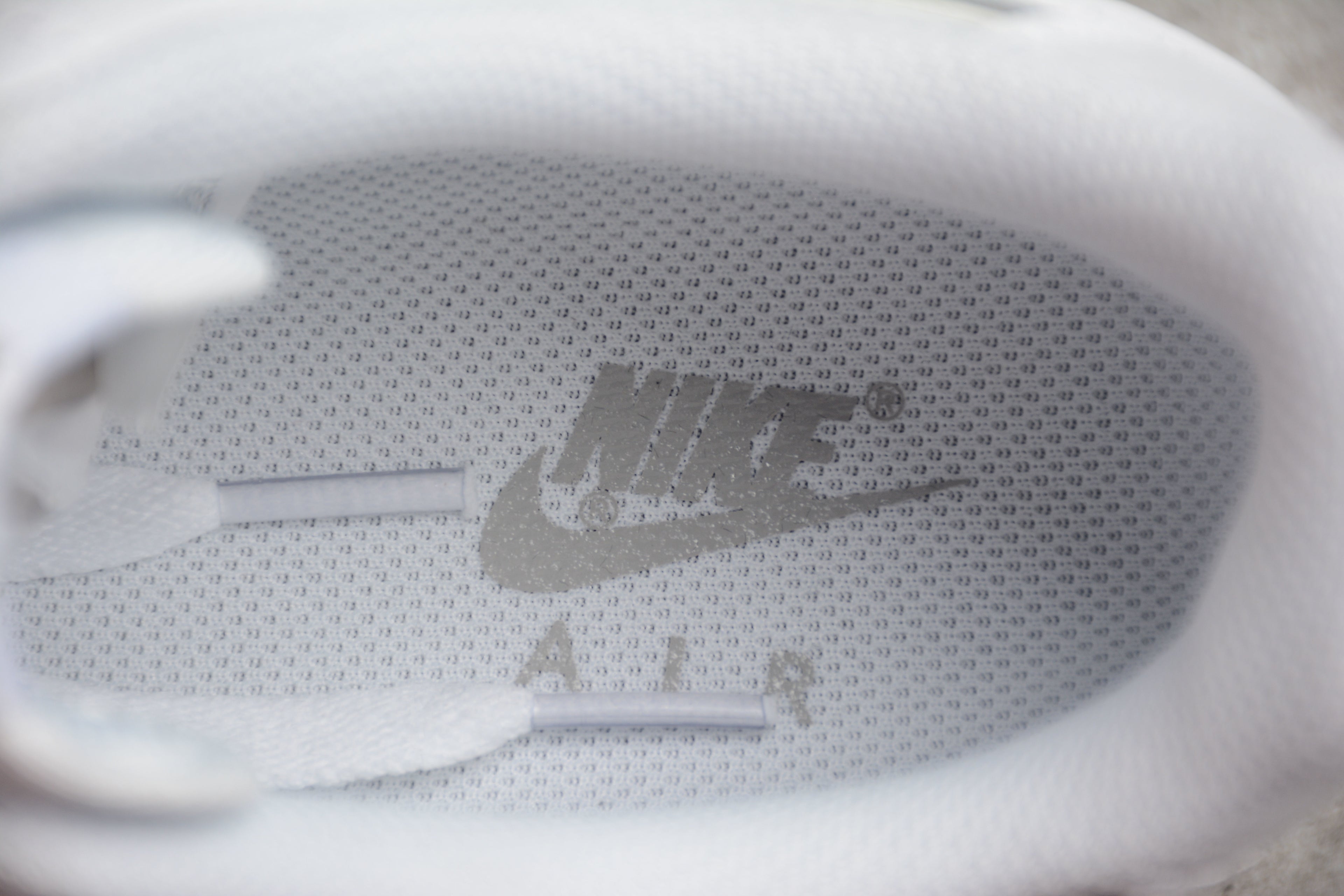 Nike Air Force 1 Low – Blanco / Gris Claro