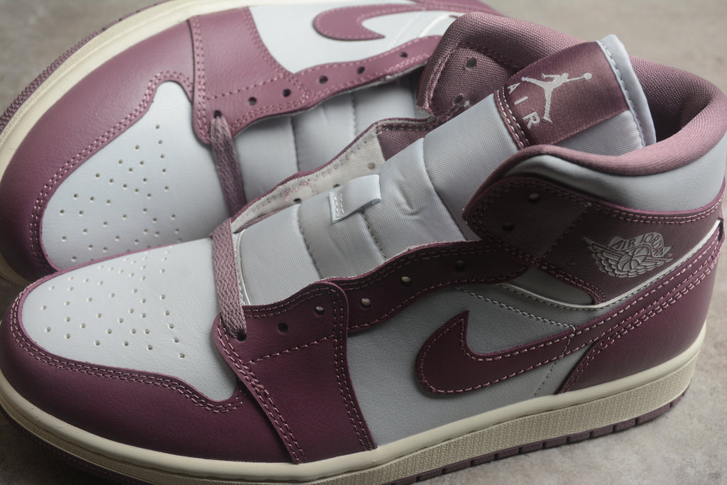 Air Jordan 1 Mid – Lila / Blanco