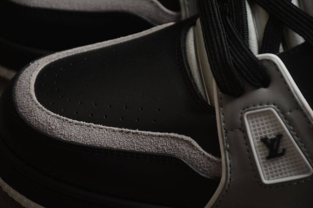 Louis Vuitton Trainer Low – Negro / Gris / Blanco