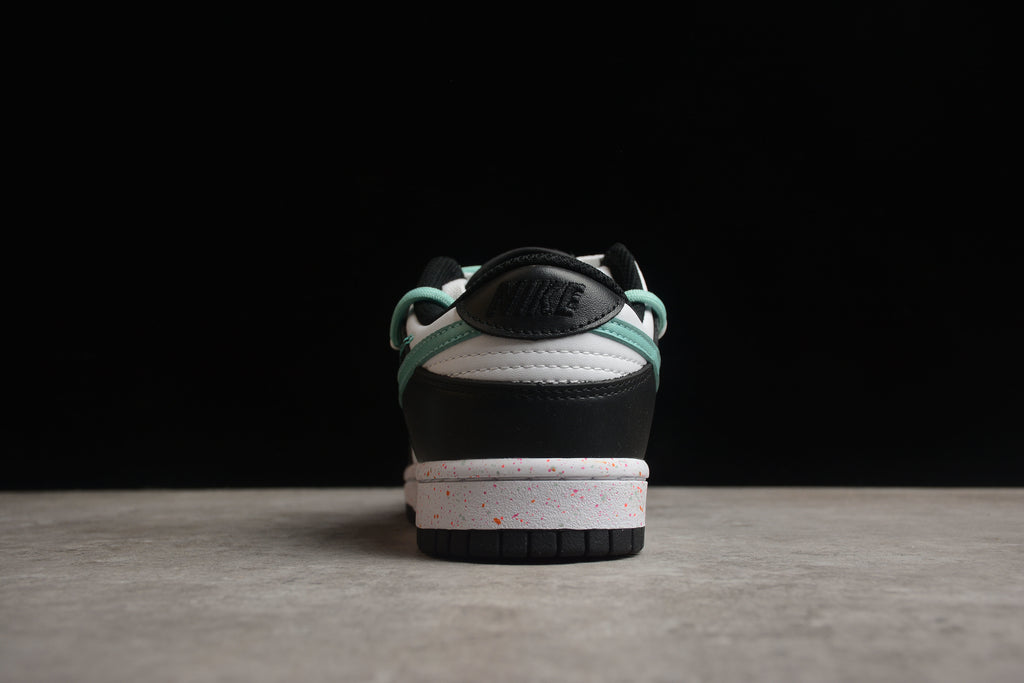 Dunk SB – Negro / Blanco / Turquesa