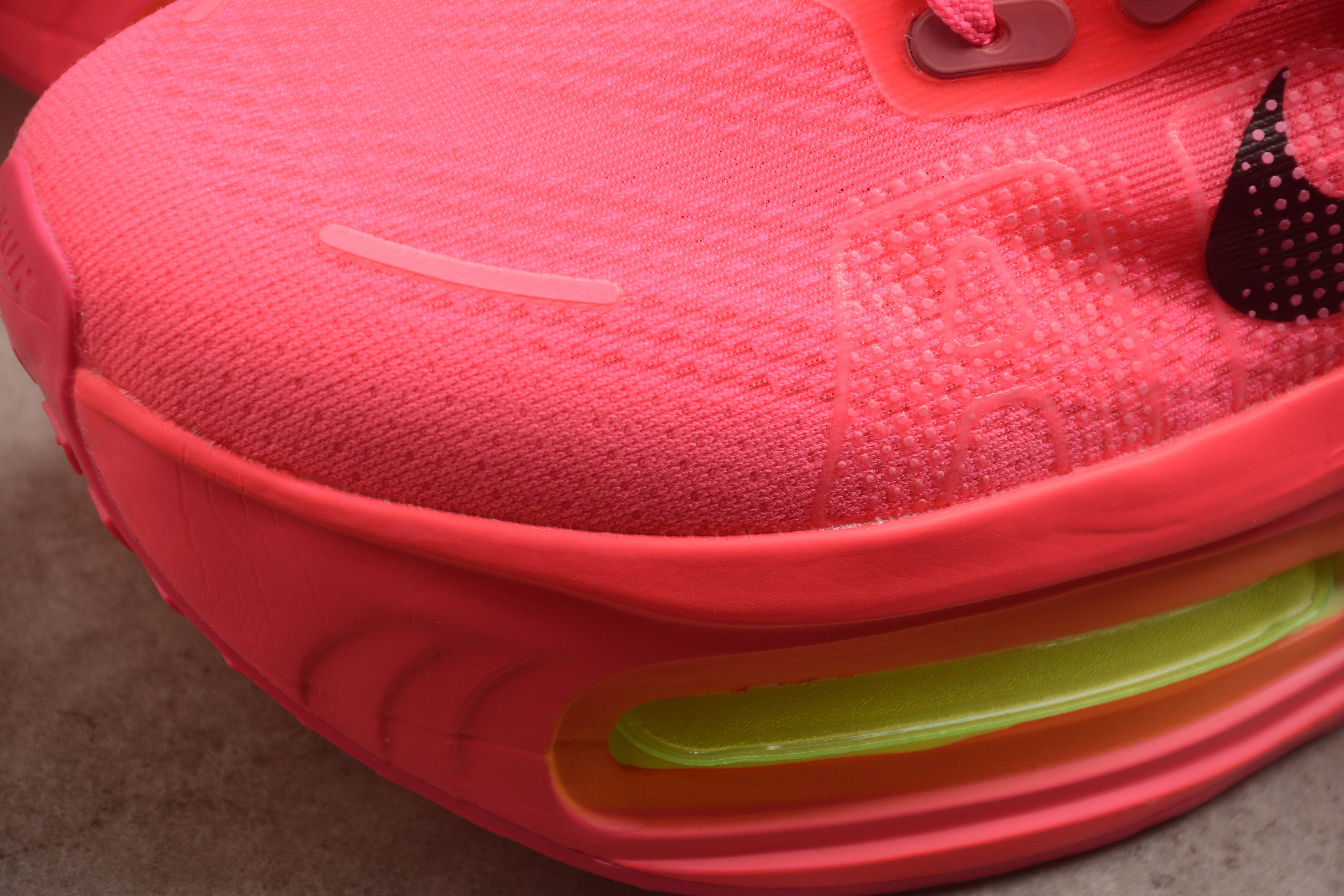 Vomero Premium – Rosa / Amarillo