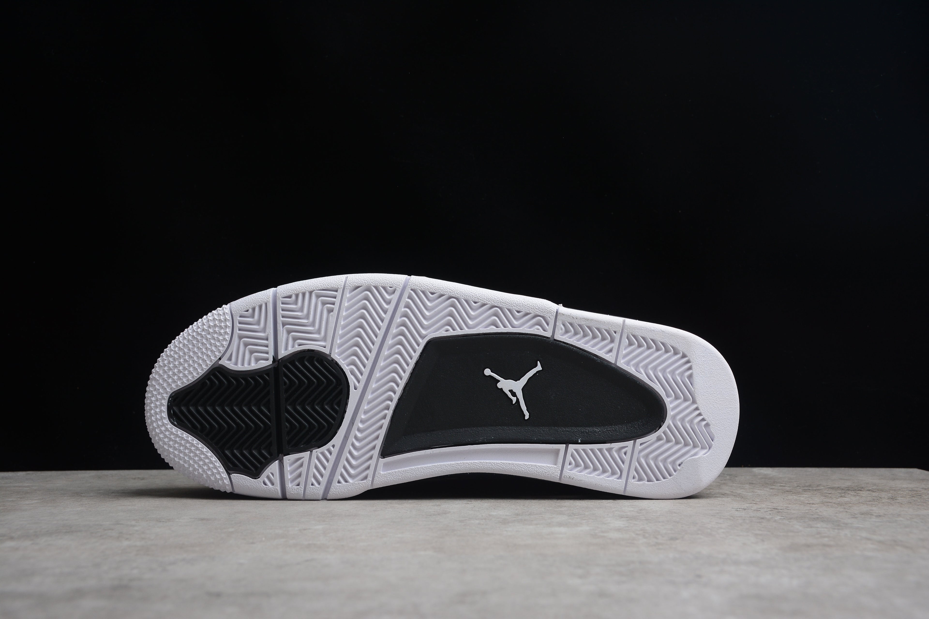 Air Jordan 4 – Tonos de Gris