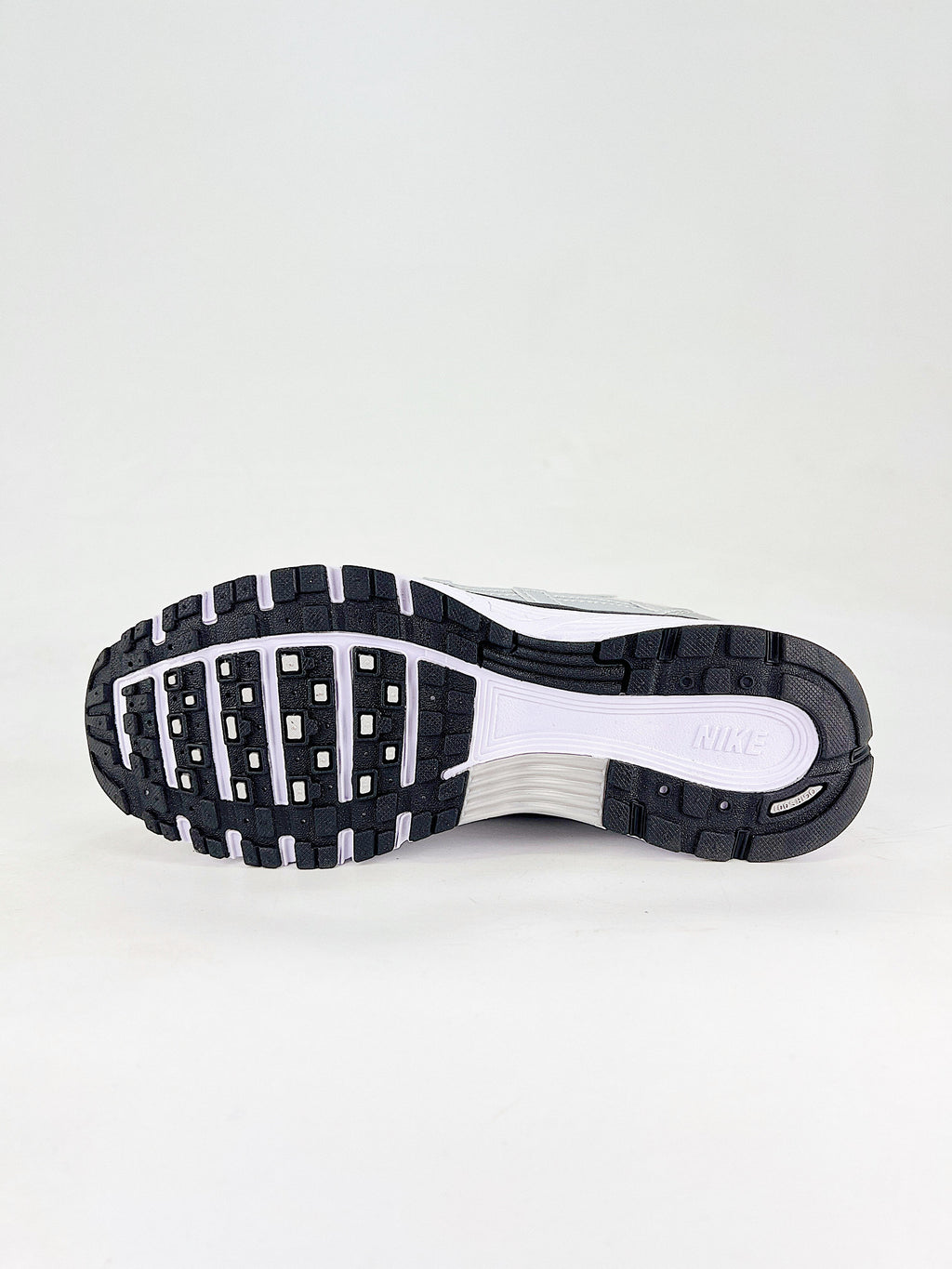 P-6000 – Gris / Negro / Blanco