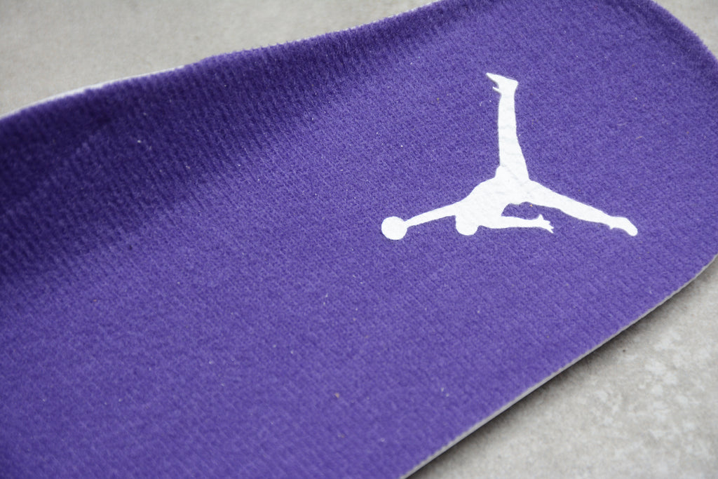 Air Jordan 4 – Blanco Chapas / Lila