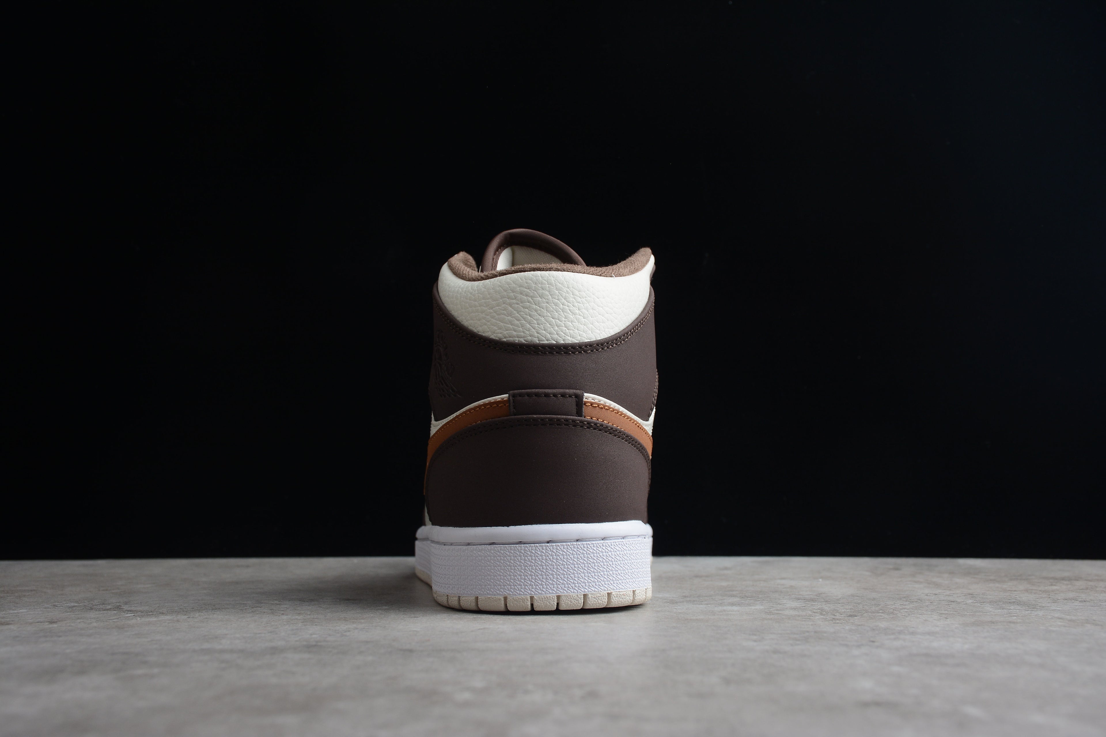 Air Jordan 1 Mid – Marrón / Beige