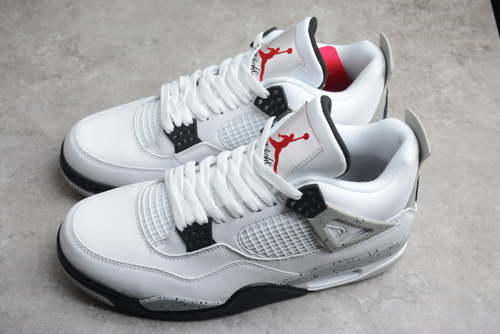 Air Jordan 4 – Blanco / Gris / Negro