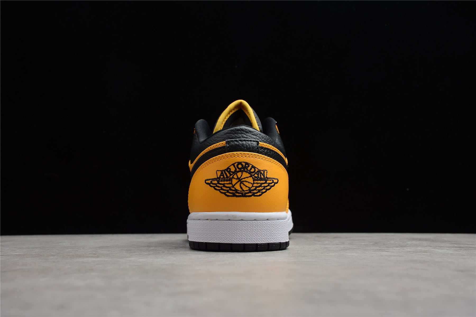 Jordan 1 Low – Full Amarillo