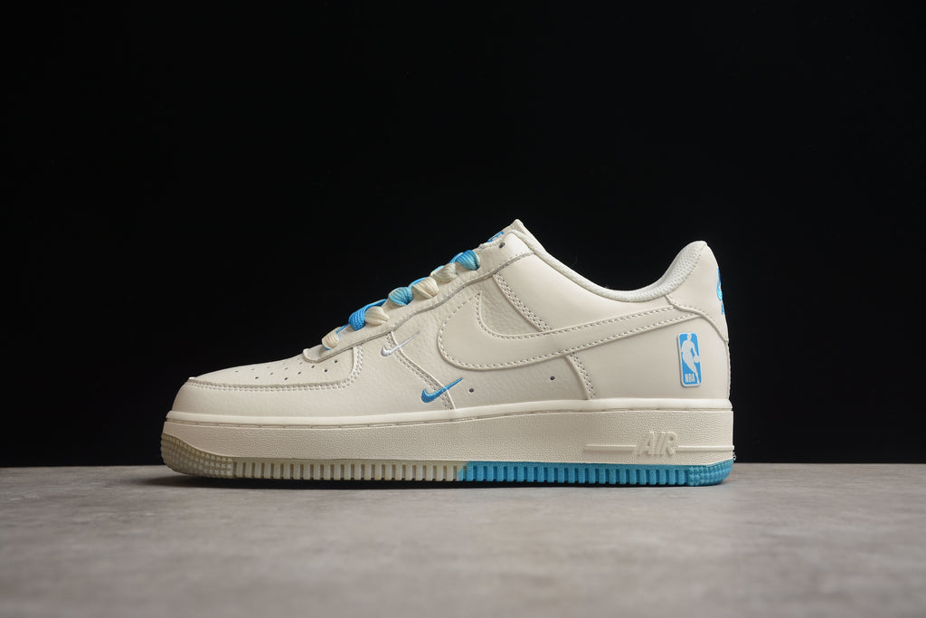 Nike Air Force 1 Low – Blanco / Azul