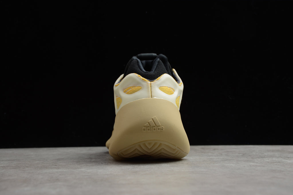 Adidas Yeezy 700 V3 – Beige / Amarillo