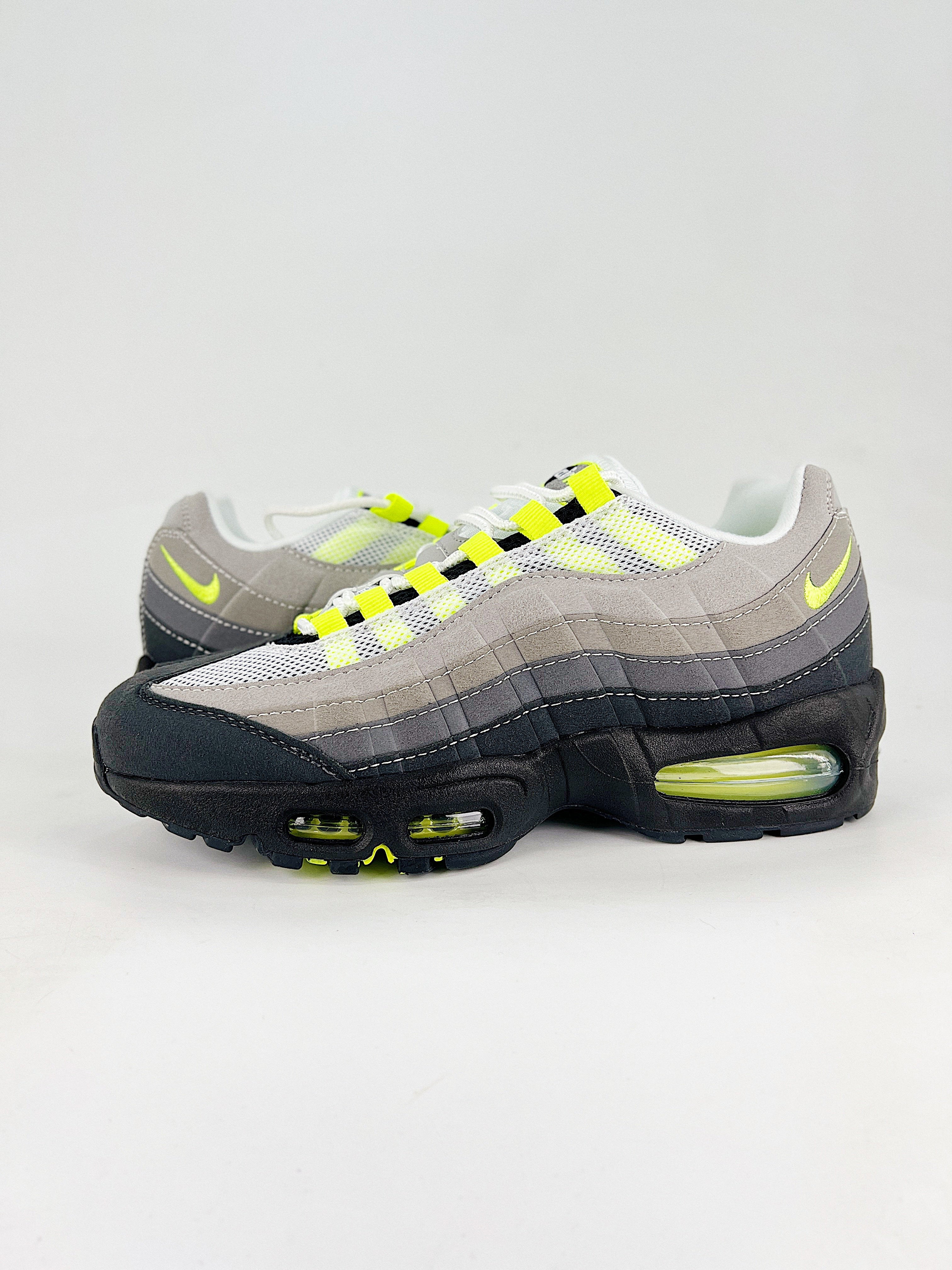 Air Max 95 – Negro / Gris / Amarillo