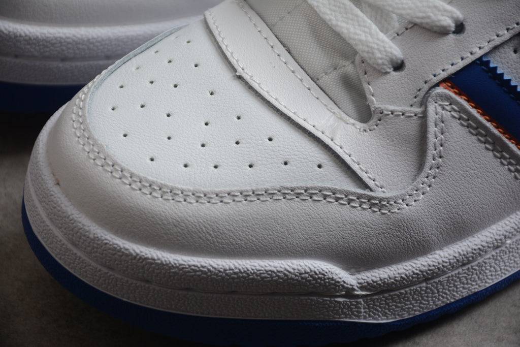 Adidas Forum – Blanco / Azul Oscuro