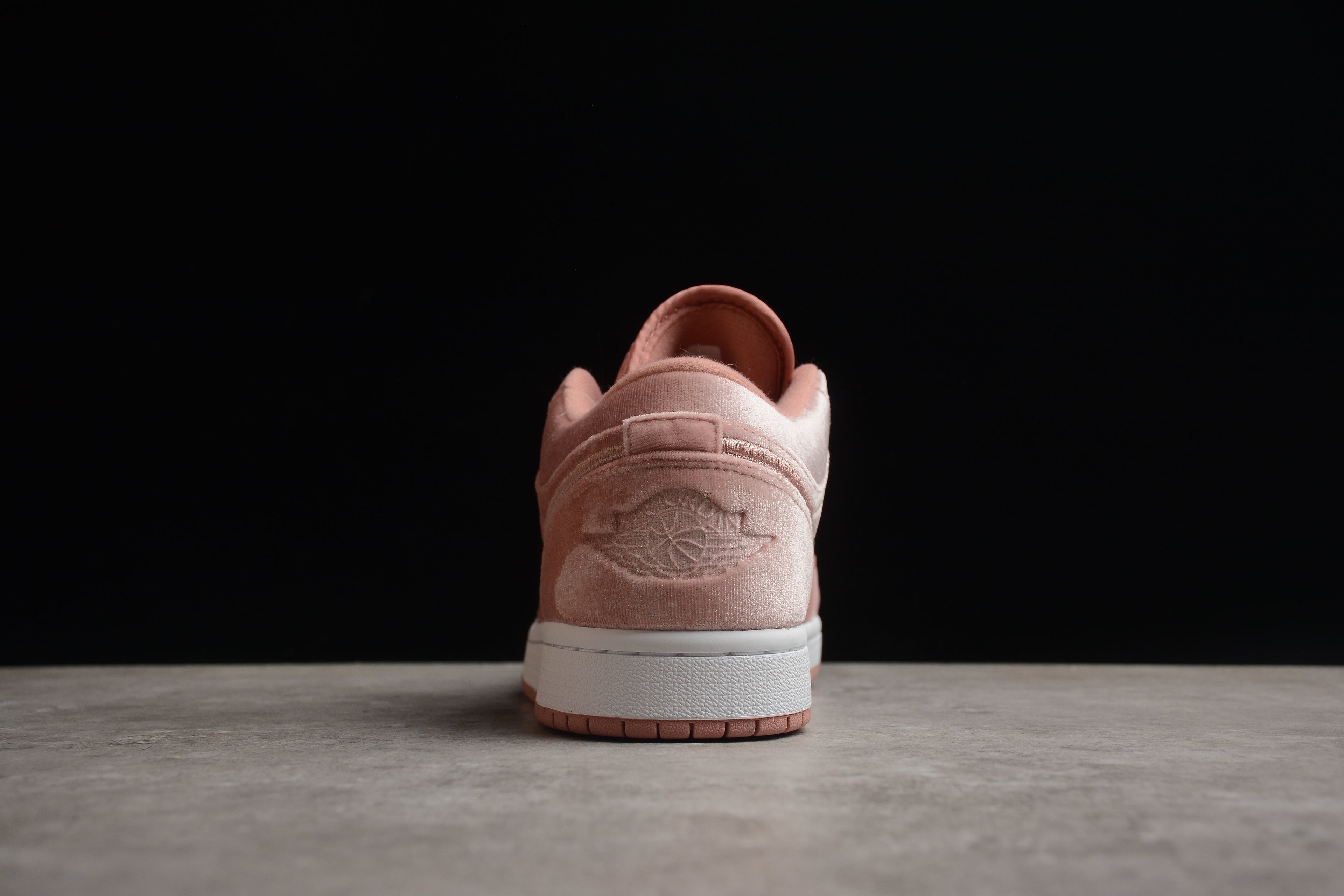 Jordan 1 Low – Rosa