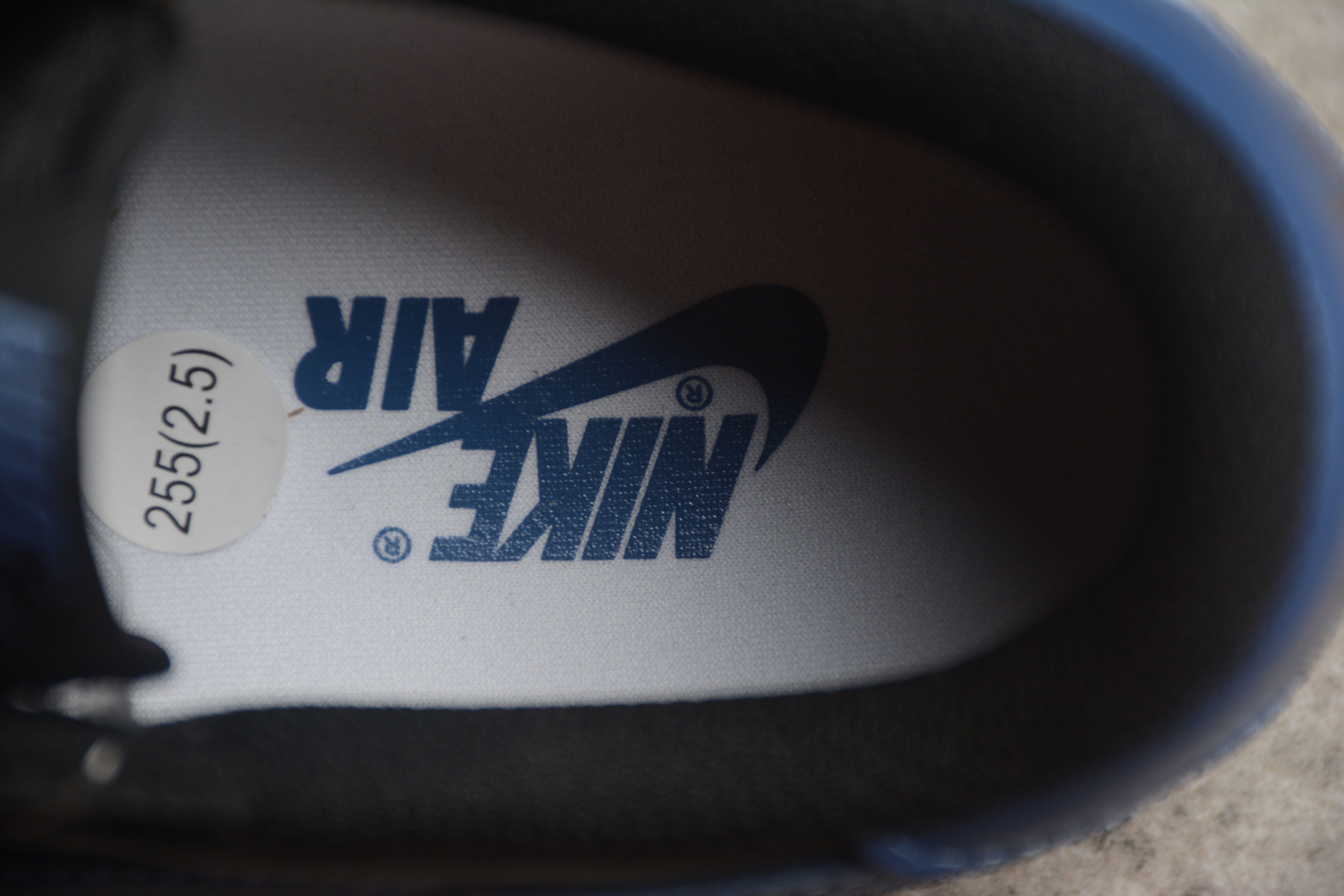 Jordan 1 Low – Negro / Azul Oscuro