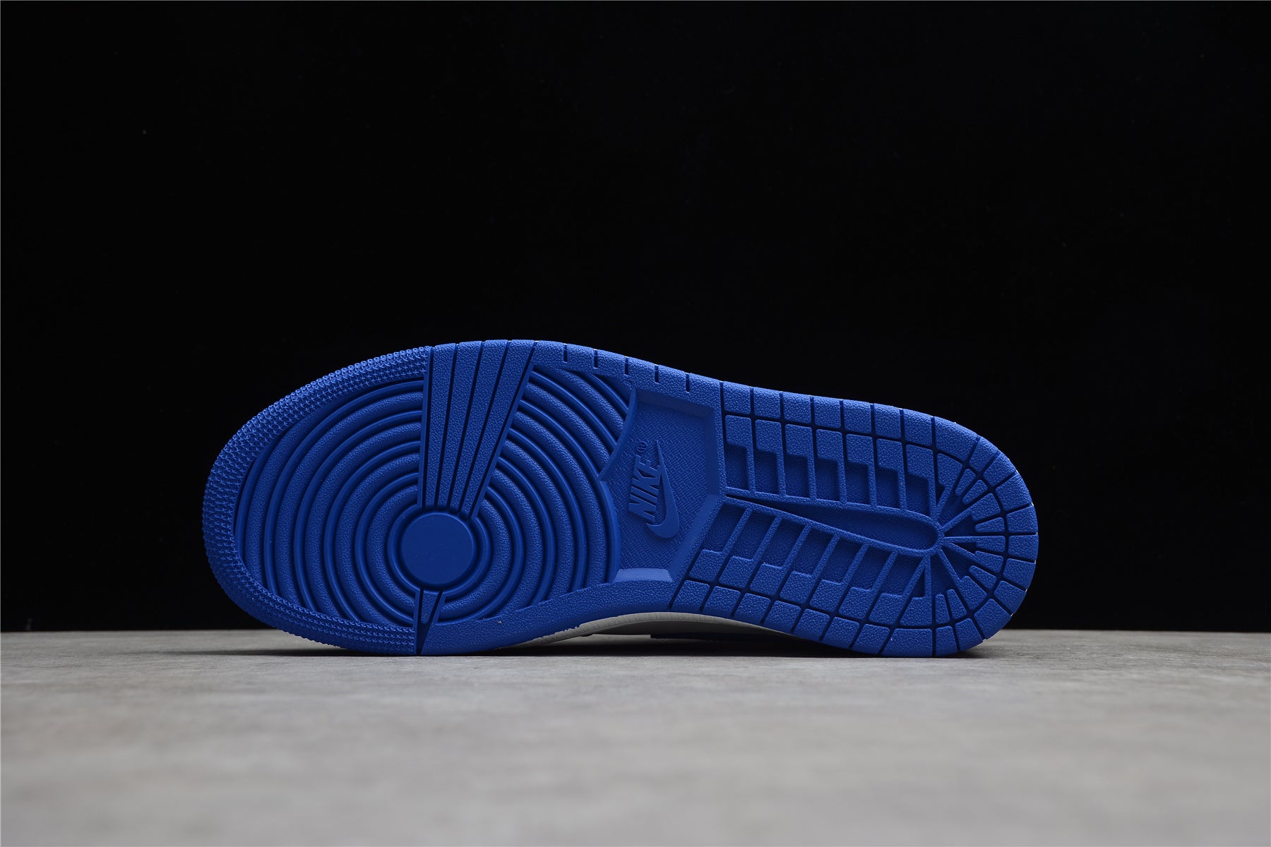Air Jordan 1 Mid – Azul Oscuro / Blanco