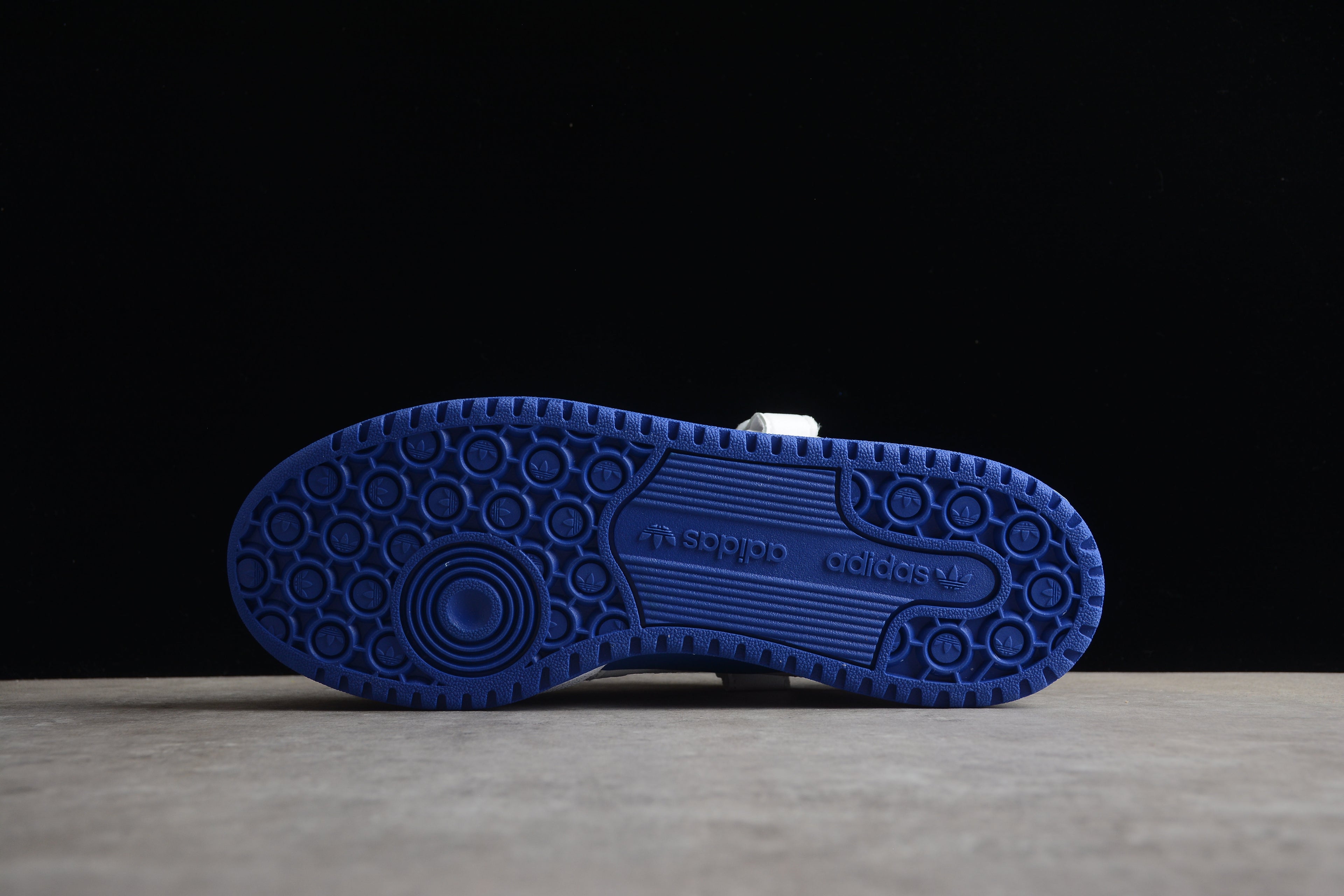 Adidas Forum – Blanco / Azul Oscuro
