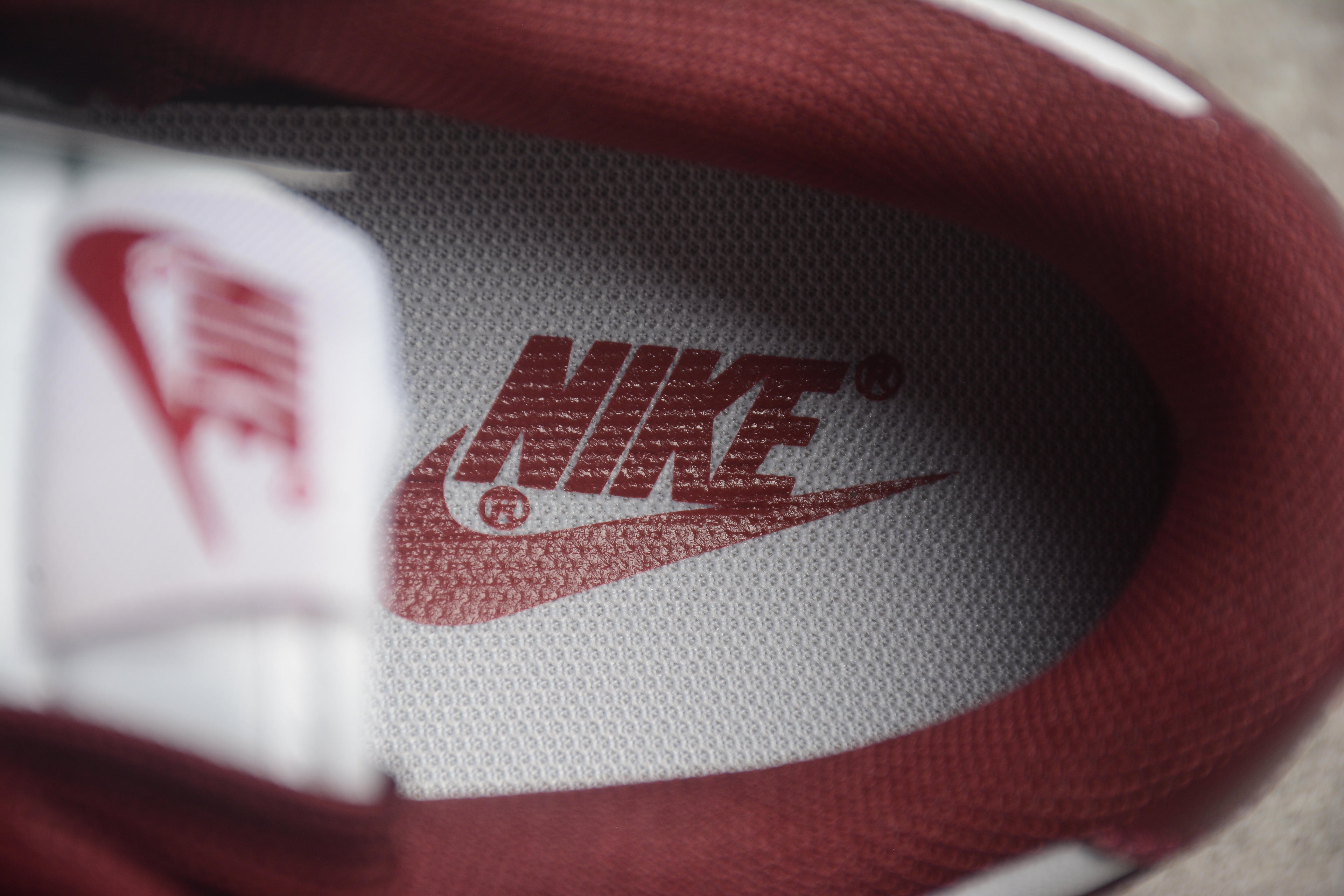 Dunk SB – Granate / Blanco