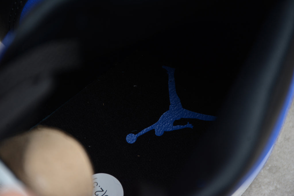 Air Jordan 1 Mid – Negro / Azul Oscuro