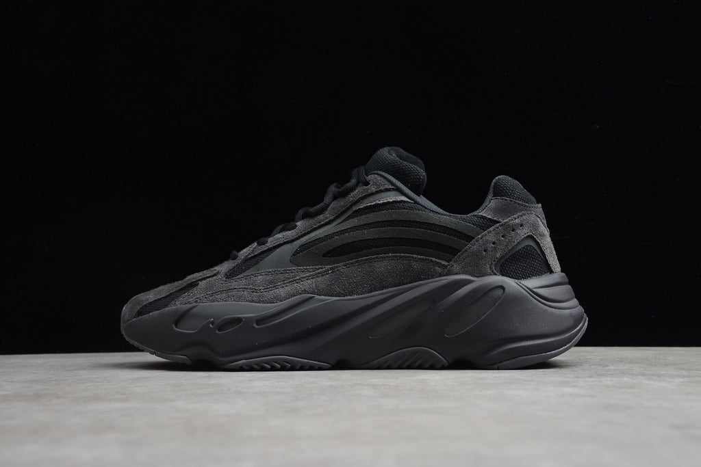 Adidas Yeezy 700 – Gris Oscuro