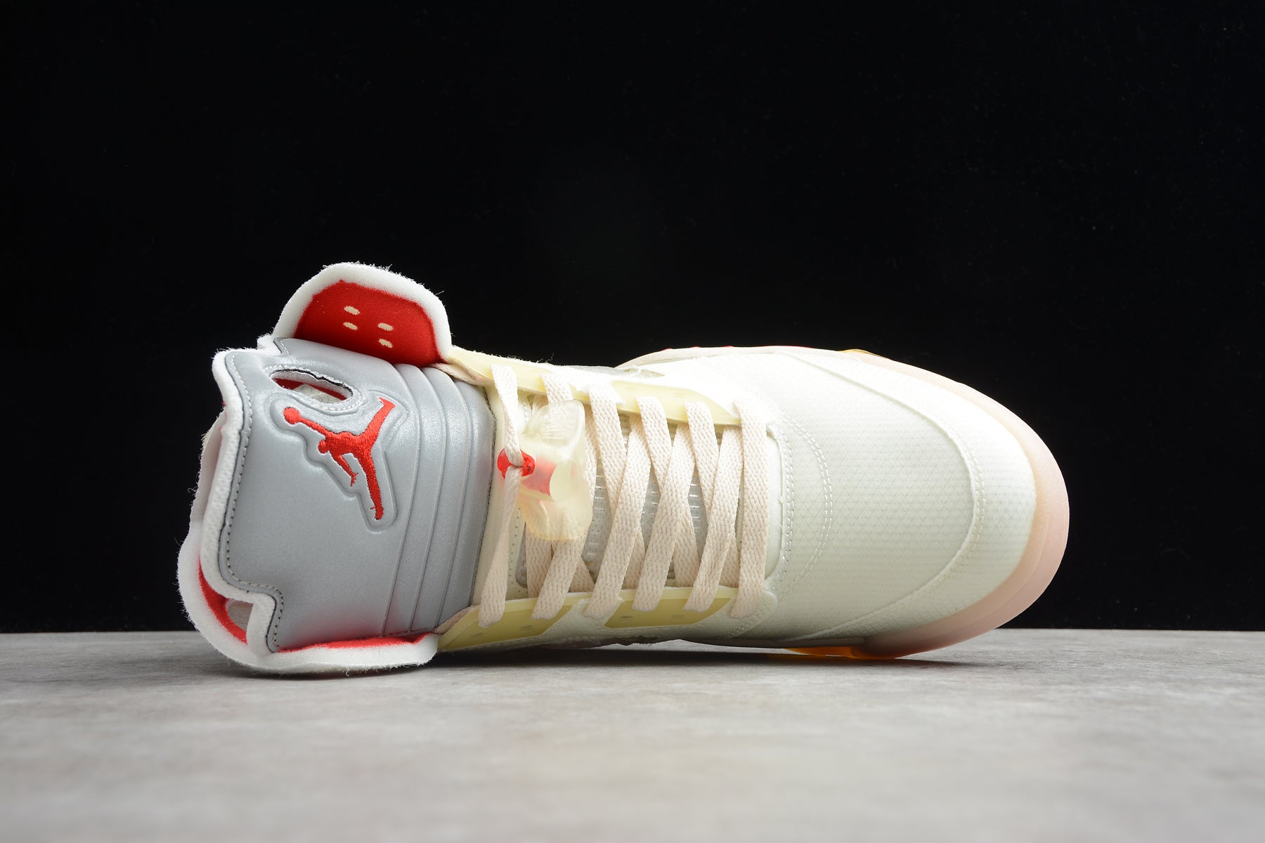 Air Jordan 5 – Beige