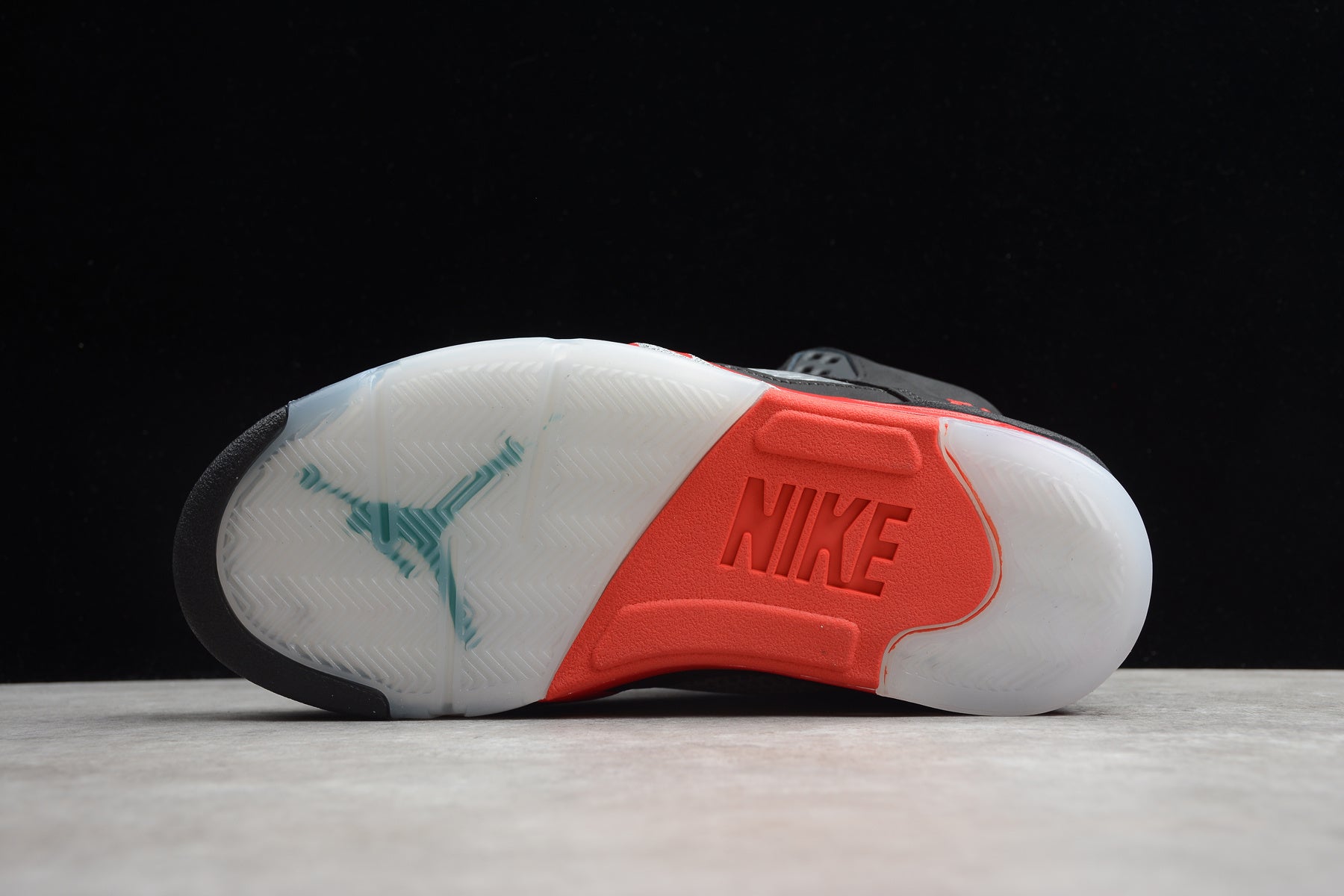 Air Jordan 5 – Negro