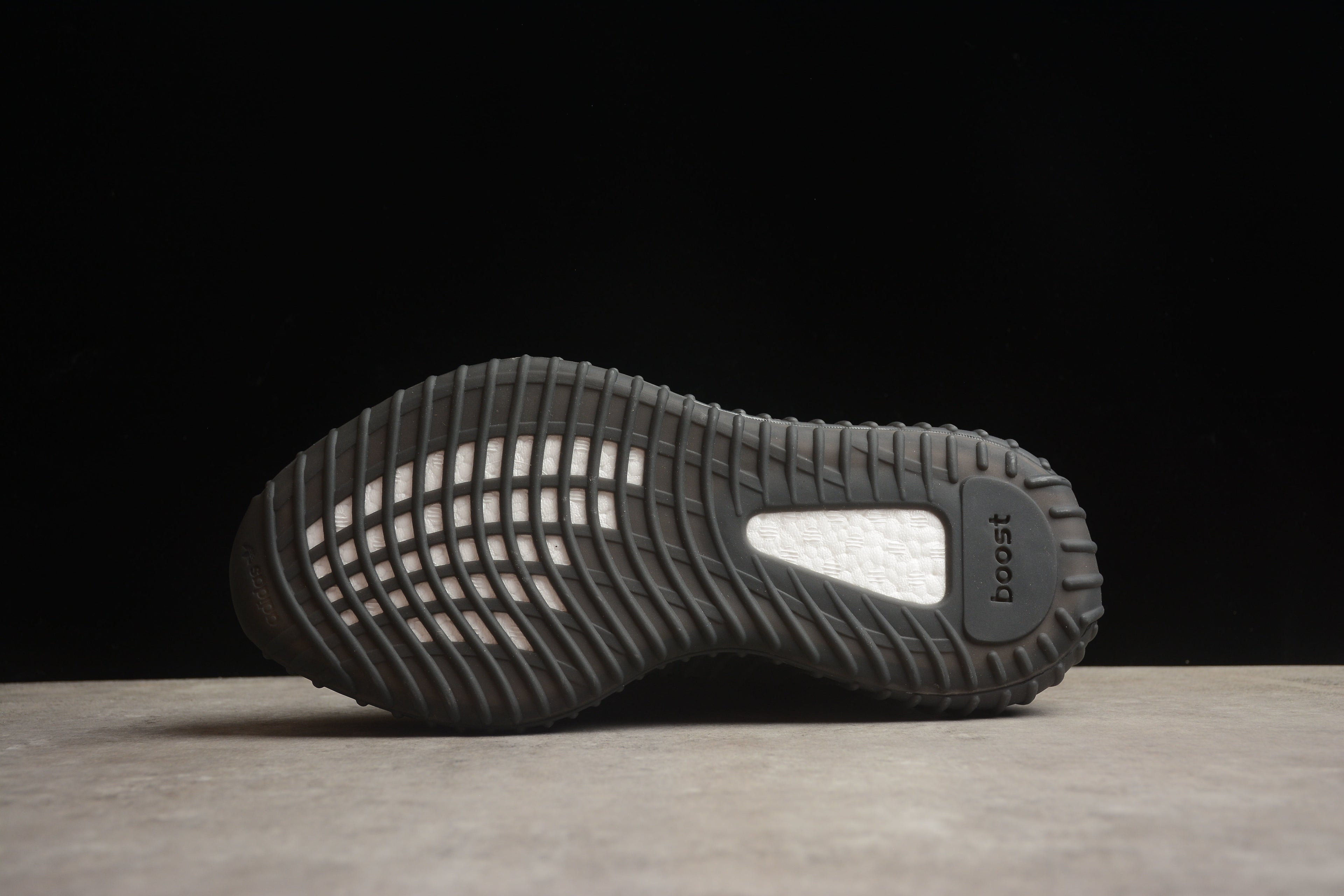 Adidas Yeezy 350 – Negro / Azul