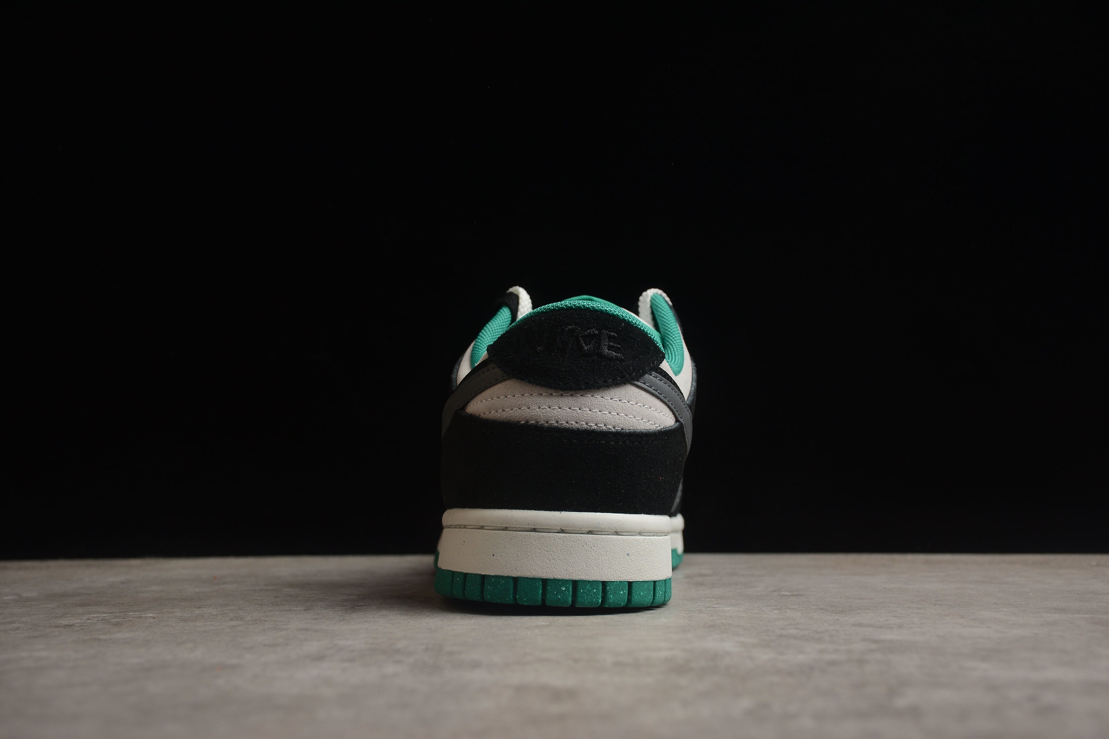Dunk SB – Negro / Gris