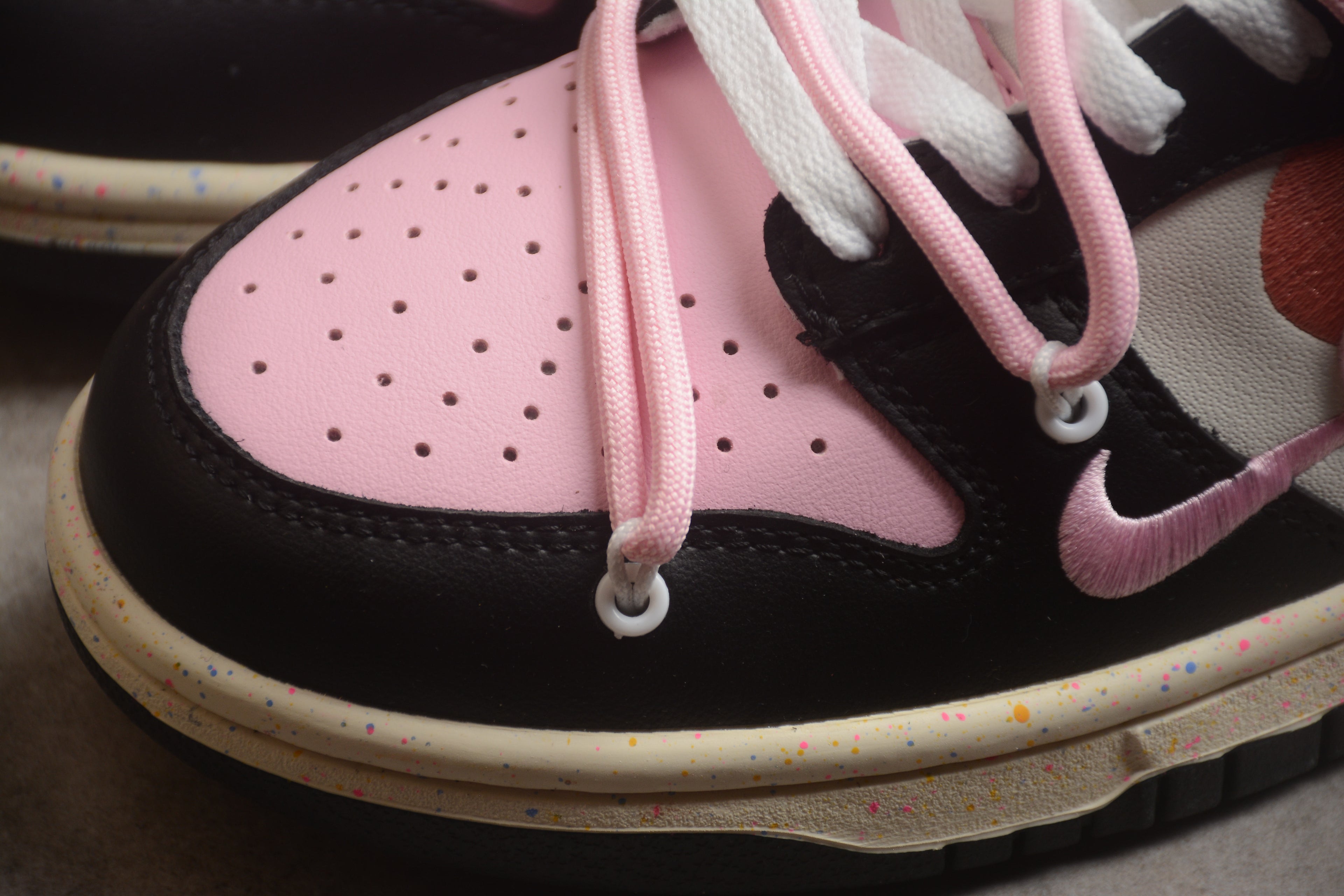 Dunk SB – Negro / Rosa