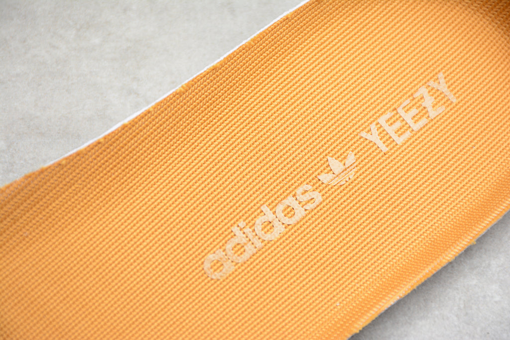 Adidas Yeezy 350 – Amarillo / Gris