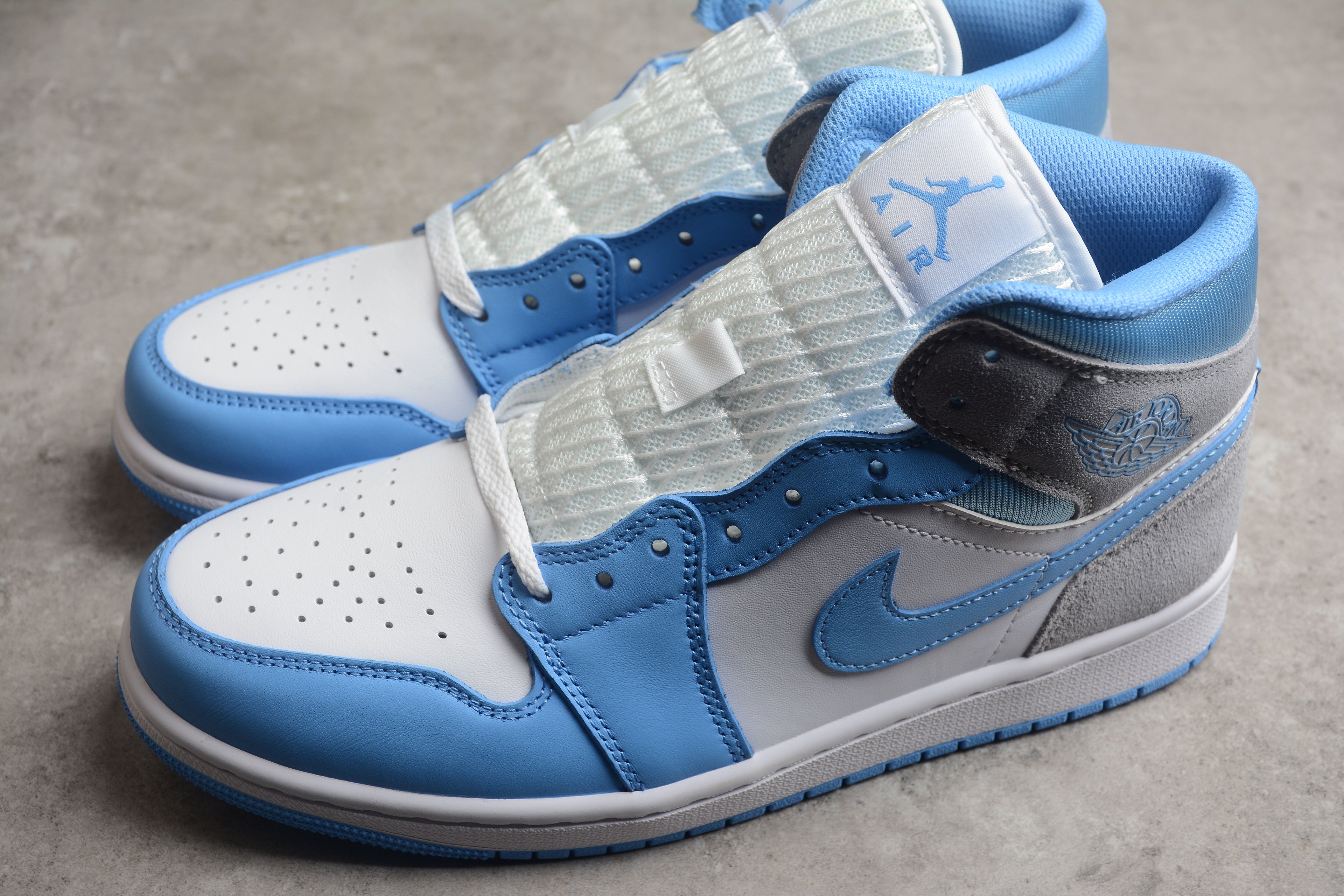Air Jordan 1 Mid – Azul / Gris / Blanco