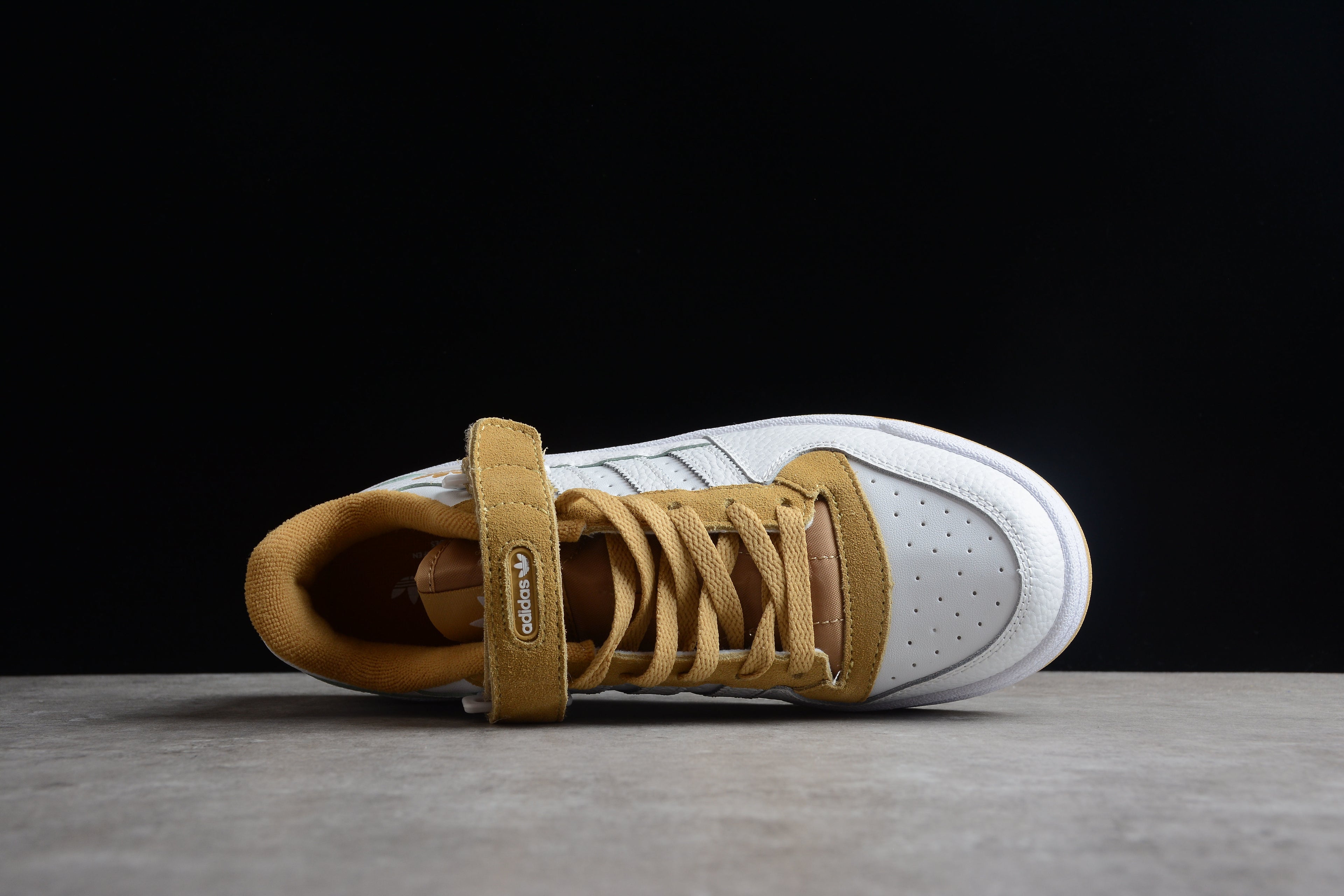 Adidas Forum – Blanco / Marrón
