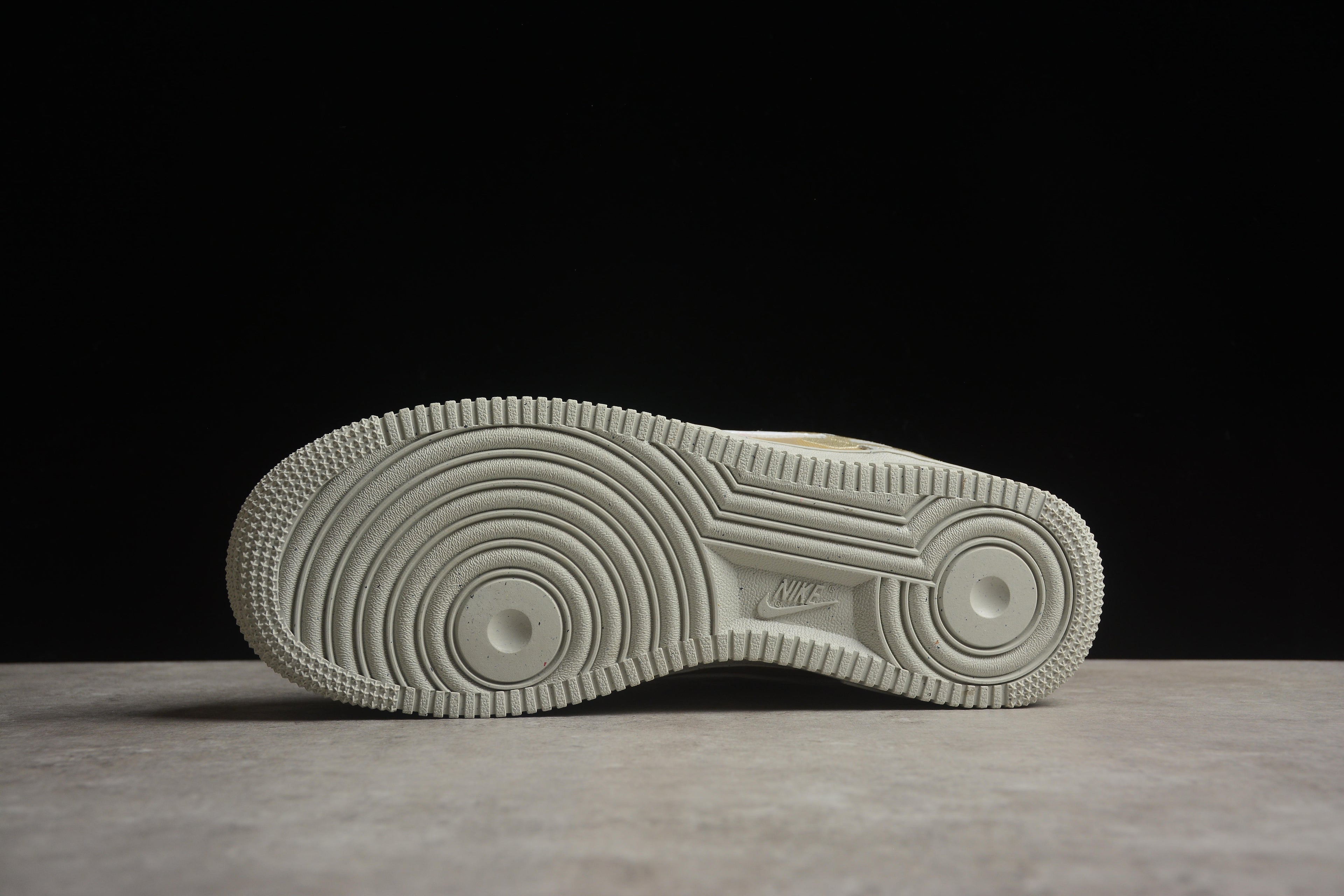 Air Force 1 Low – Gris / Marrón