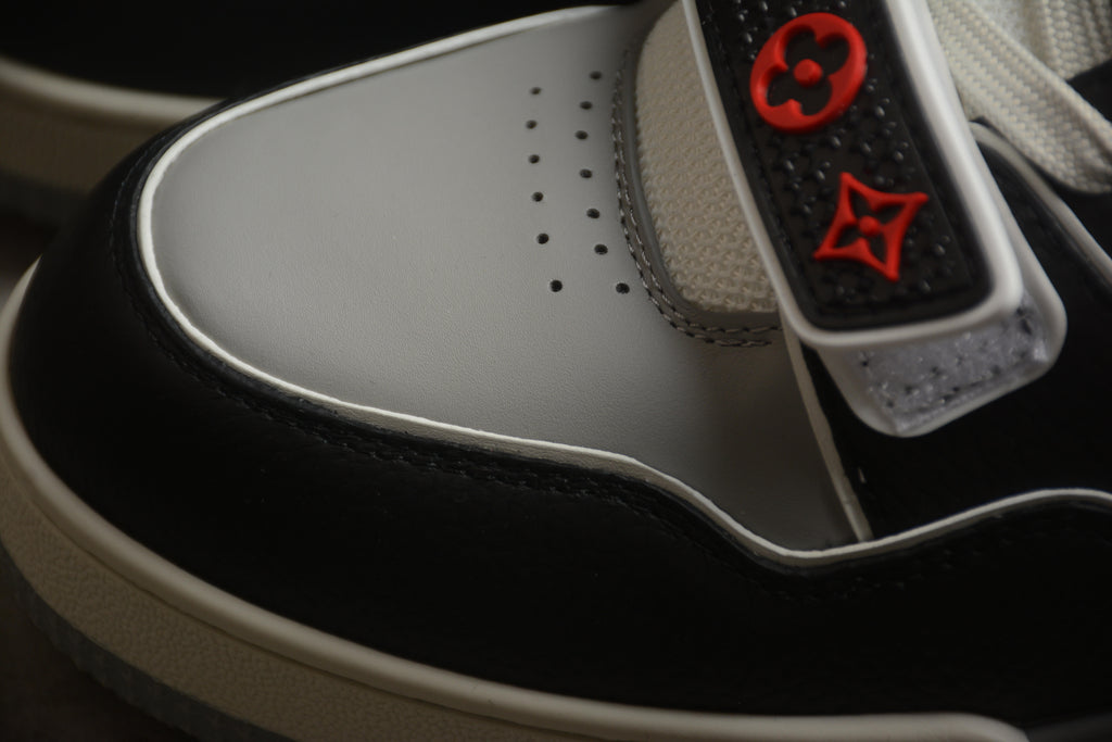 Louis Vuitton Trainer Low – Negro / Blanco / Rojo