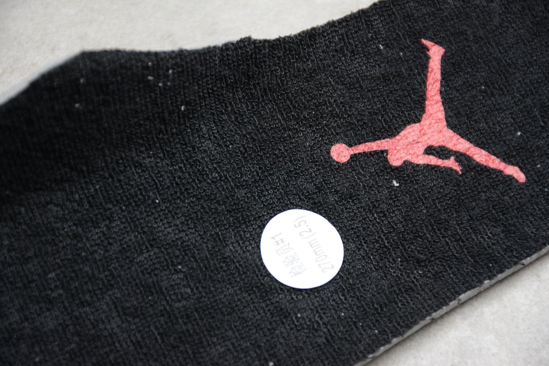 Air Jordan 11 – Negro / Rojo