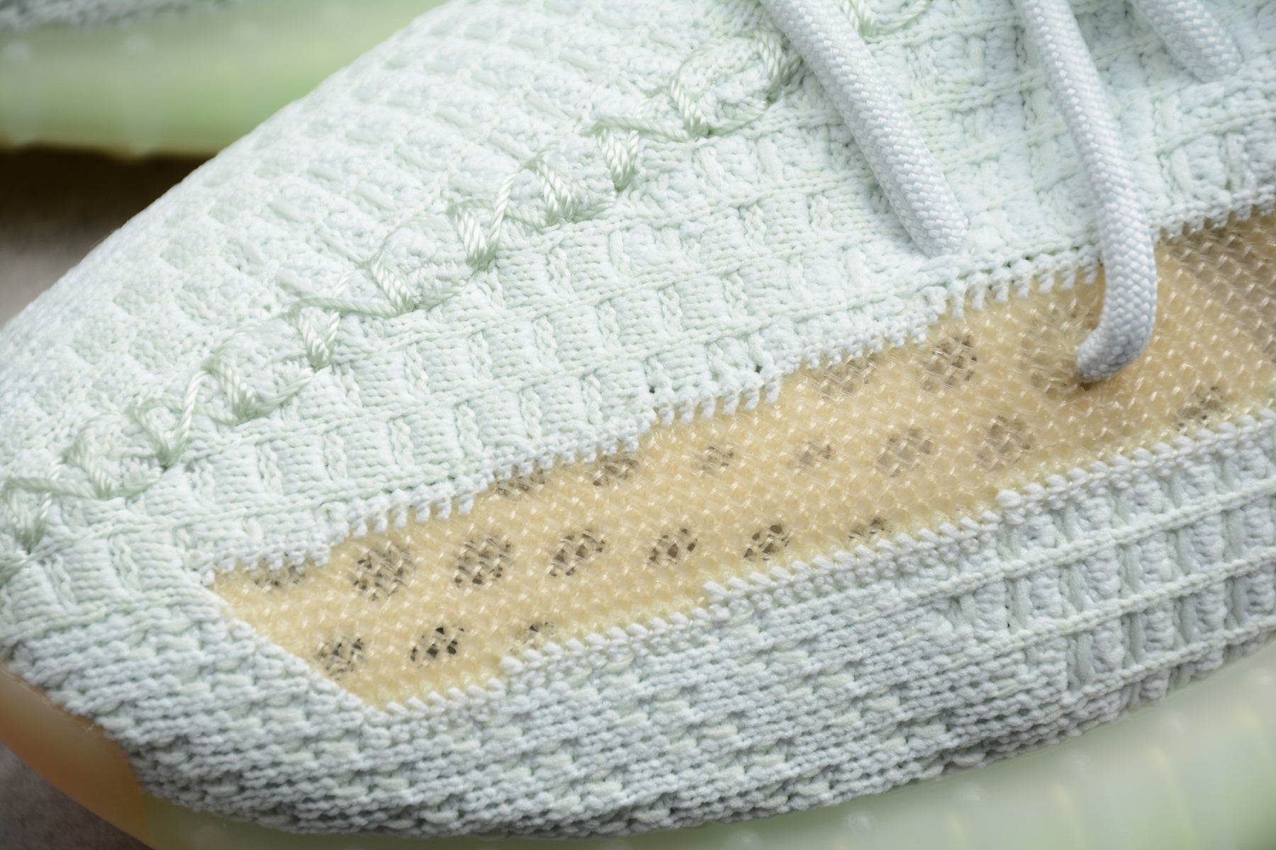 Adidas Yeezy 350 – Verde / Beige