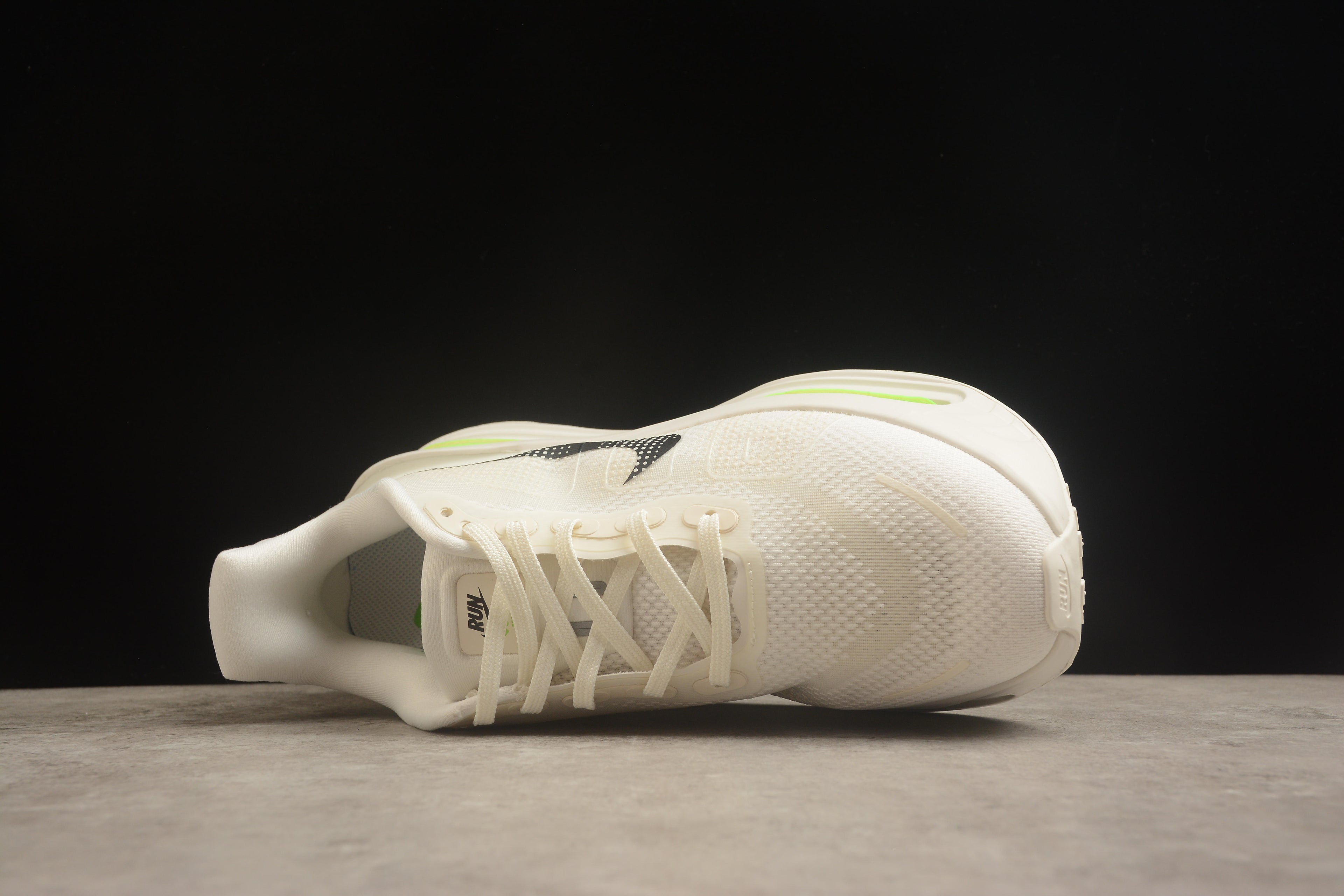 Vomero Premium – Beige / Amarillo
