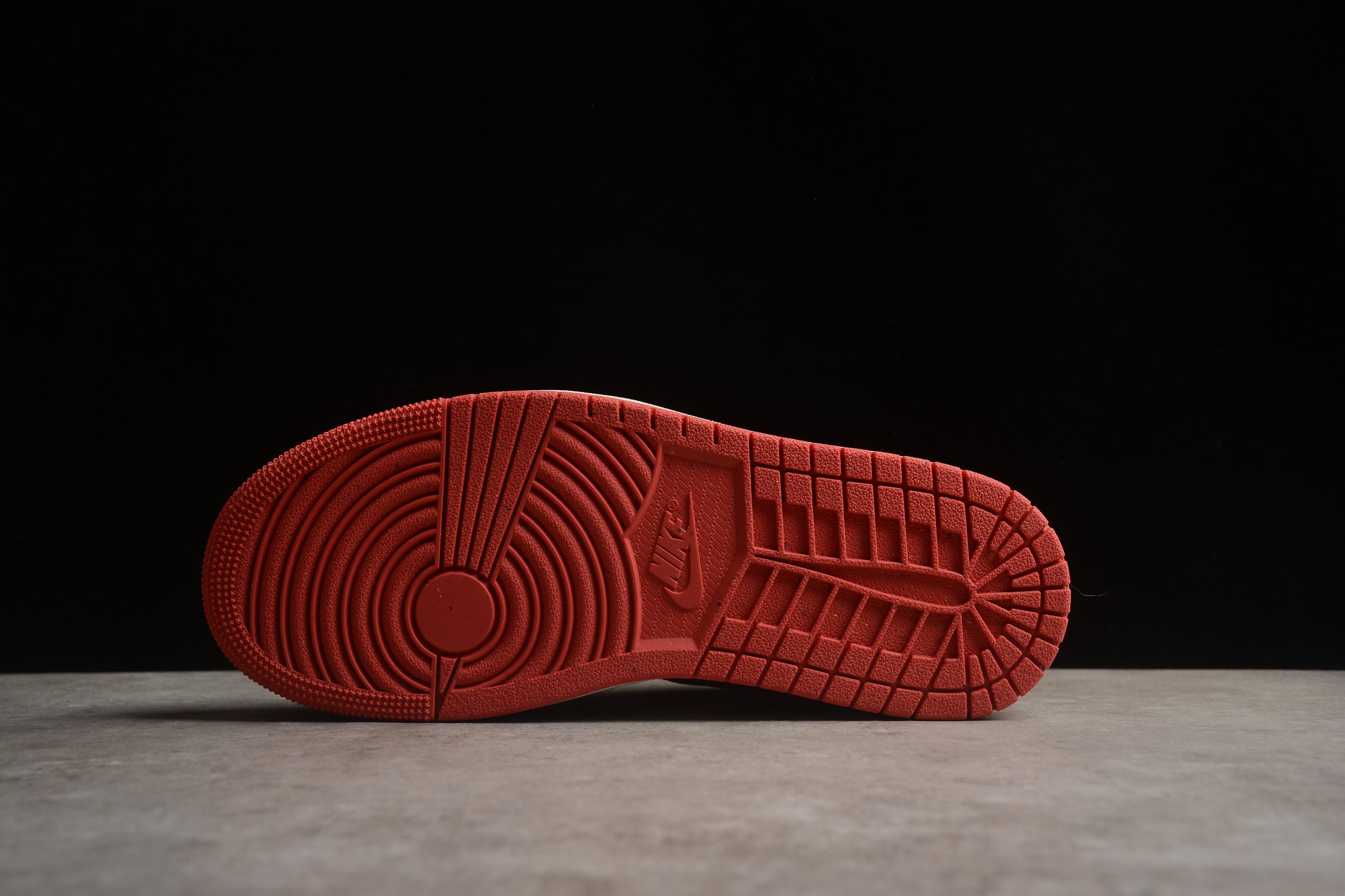 Jordan 1 Low – Rojo Oscuro