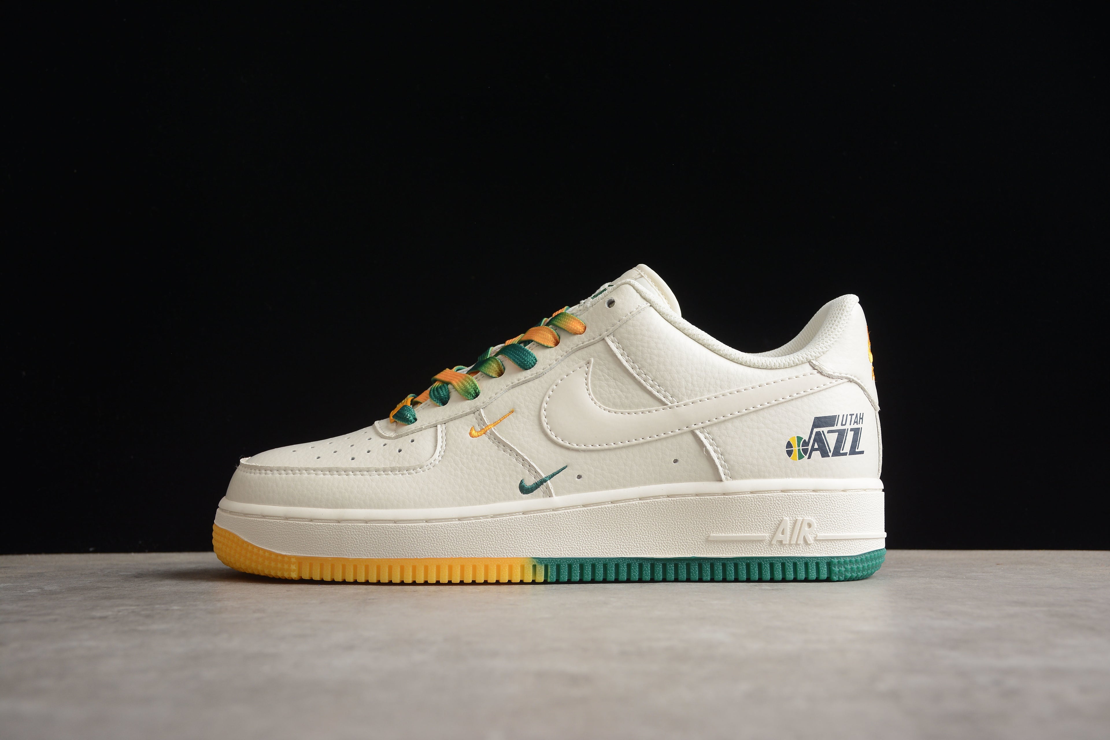 Nike Air Force 1 Low – Blanco / Amarillo / Verde