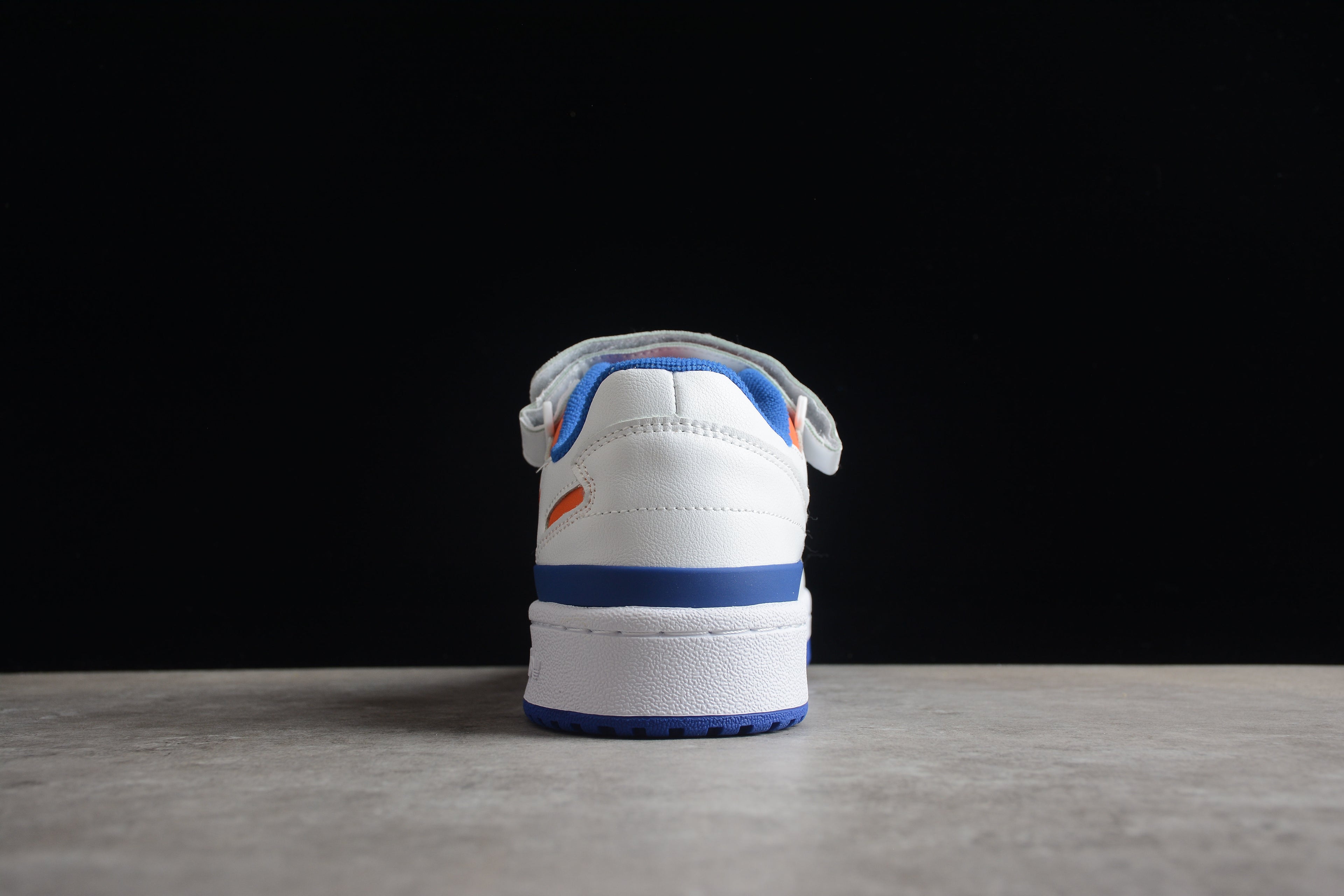 Adidas Forum – Blanco / Azul Oscuro