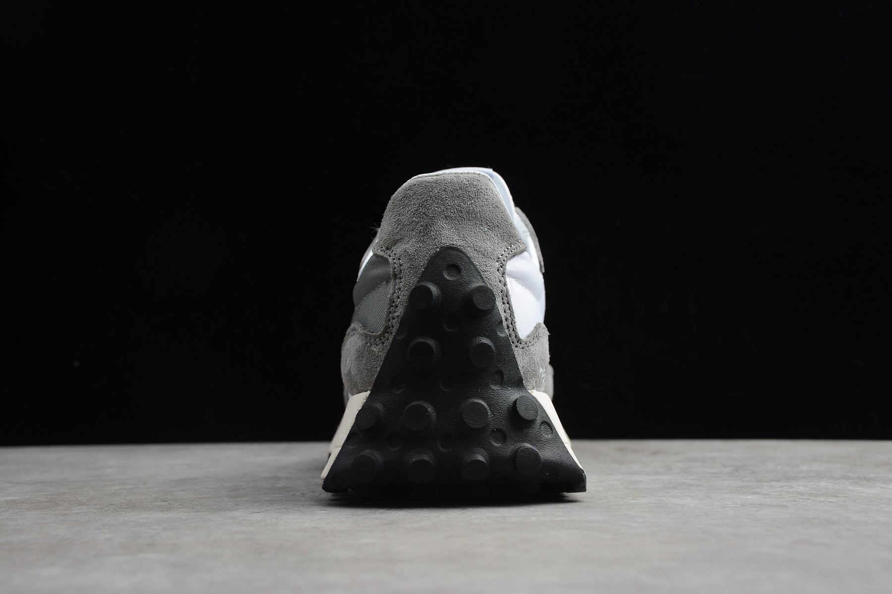 New Balance 327 – Gris Oscuro