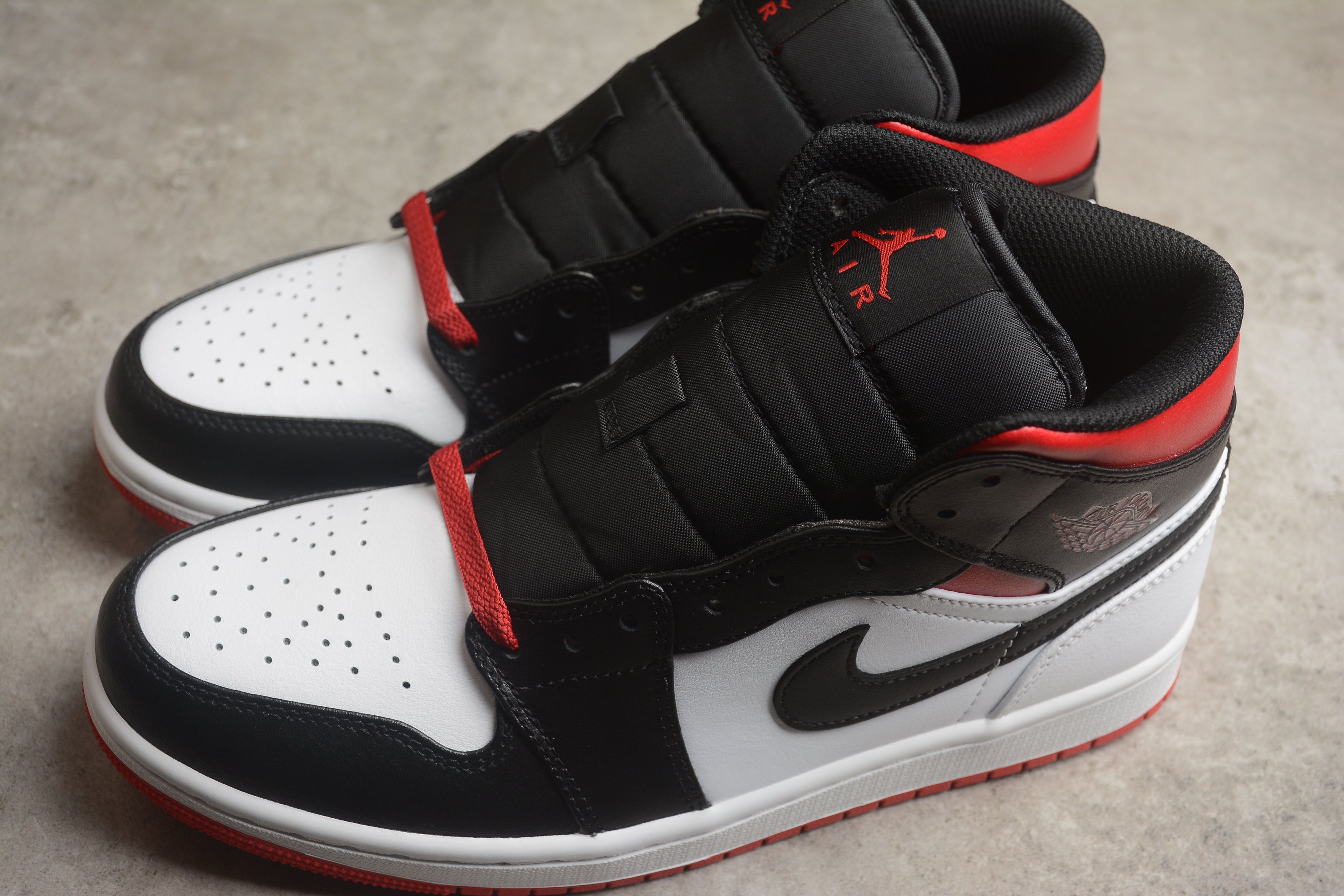 Air Jordan 1 Mid – Rojo / Blanco
