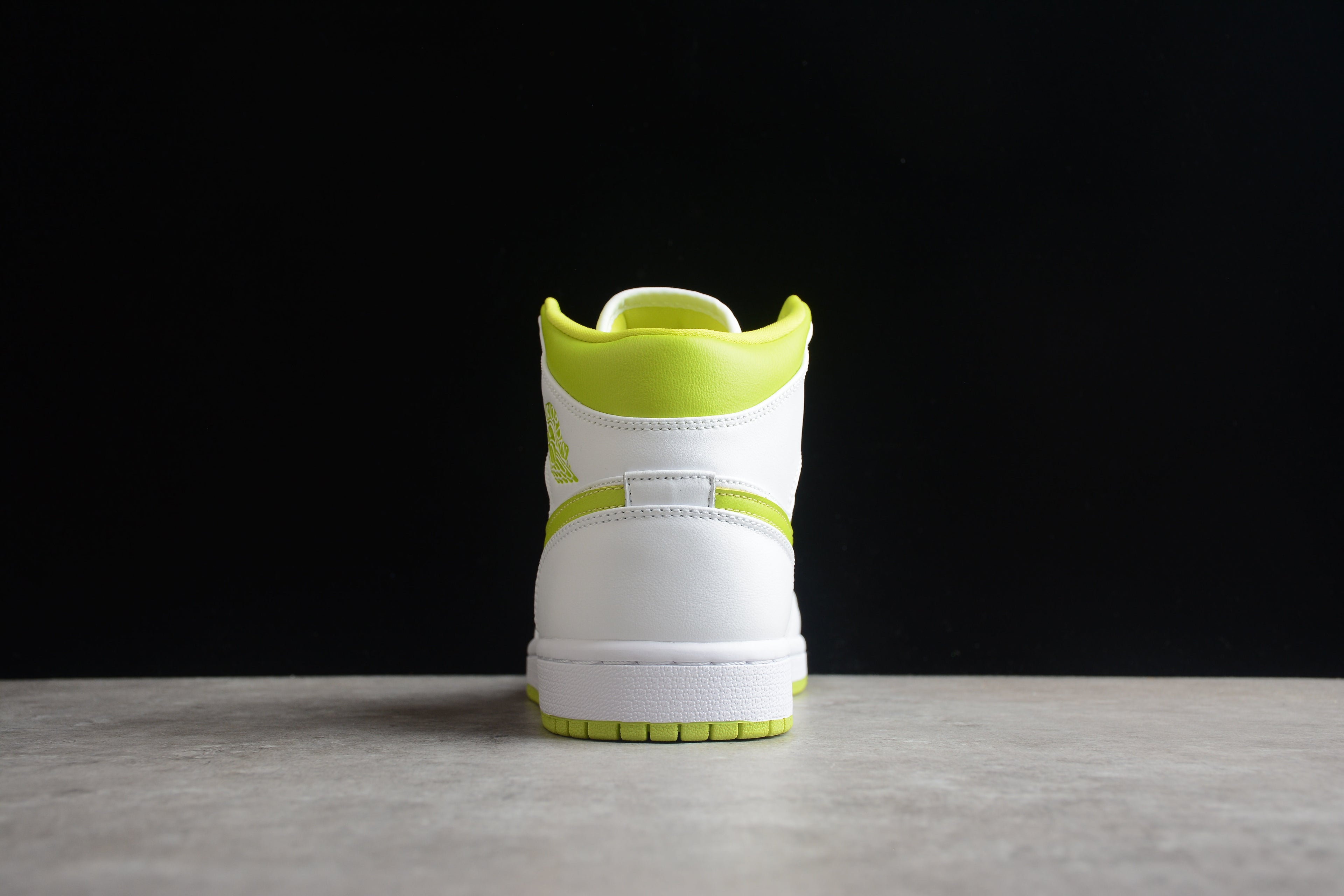 Air Jordan 1 Mid – Amarillo / Blanco
