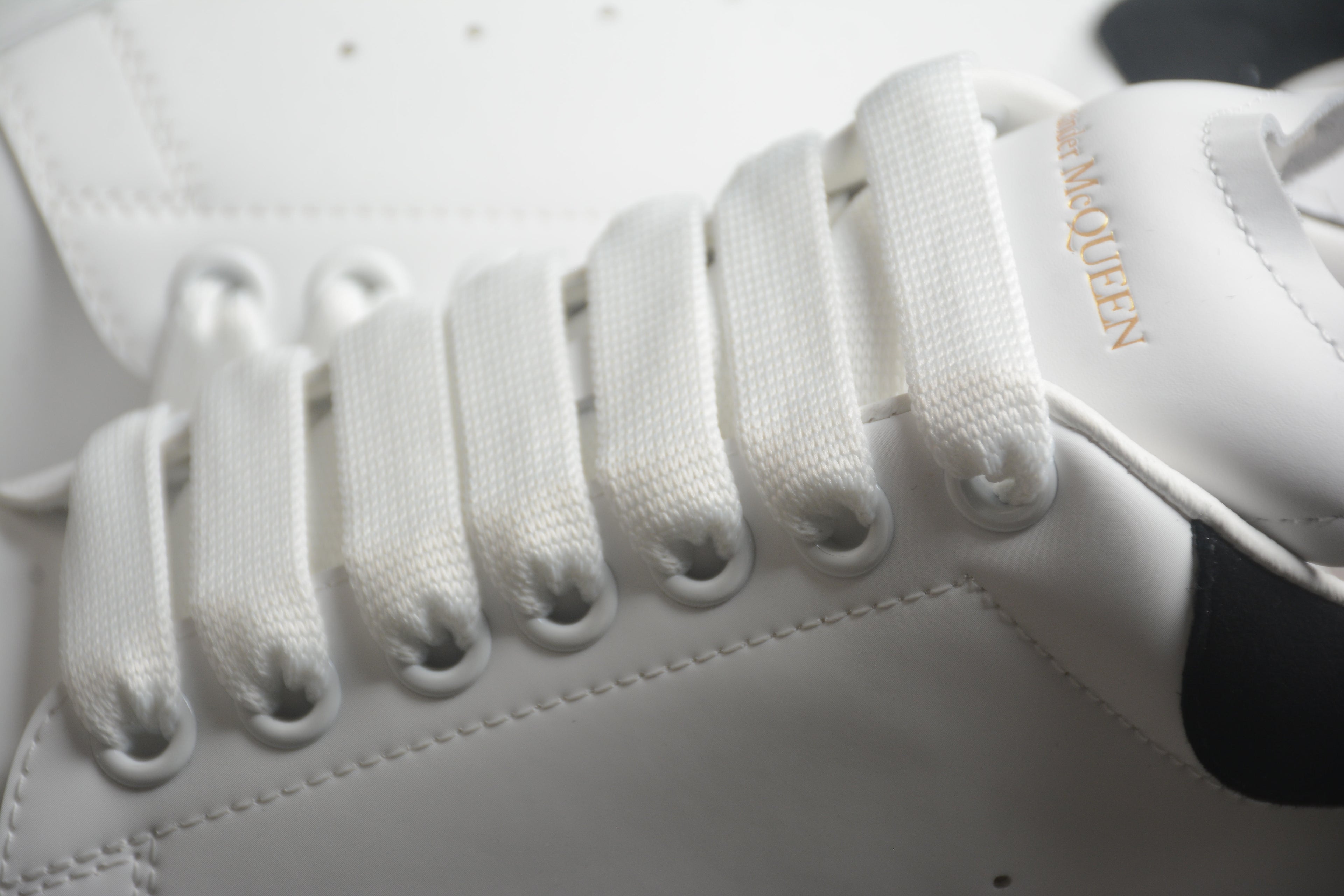 Alexander McQueen – Blanco / Negro
