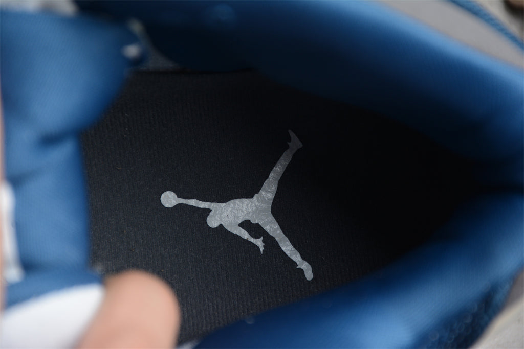 Air Jordan 13 – Azul / Gris / Blanco